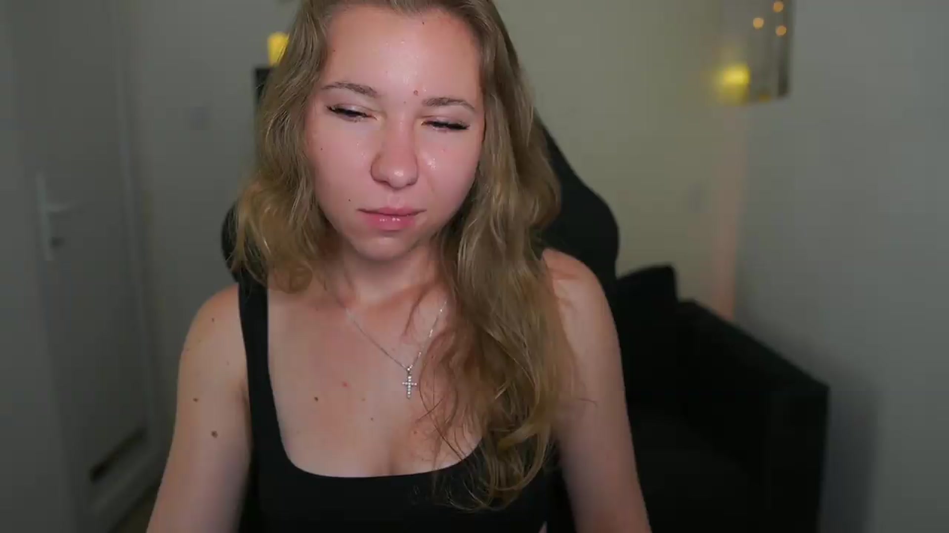Gallery image thumbnail from VivienVance18's myfreecams stream on, 06/07/2026, 14:39 image 17 of 20