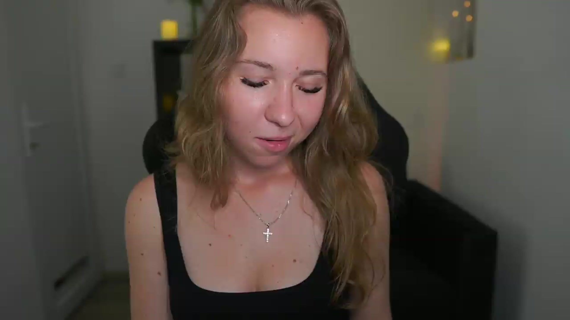 Gallery image thumbnail from VivienVance18's myfreecams stream on, 06/07/2026, 14:39 image 10 of 20