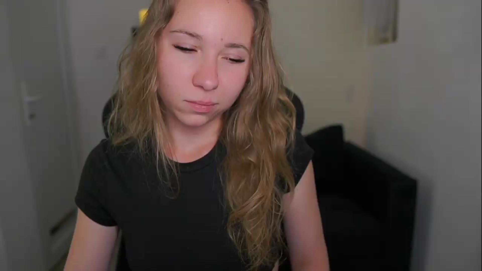 Gallery image thumbnail from VivienVance18's myfreecams stream on, 06/09/2026, 14:04 image 3 of 20