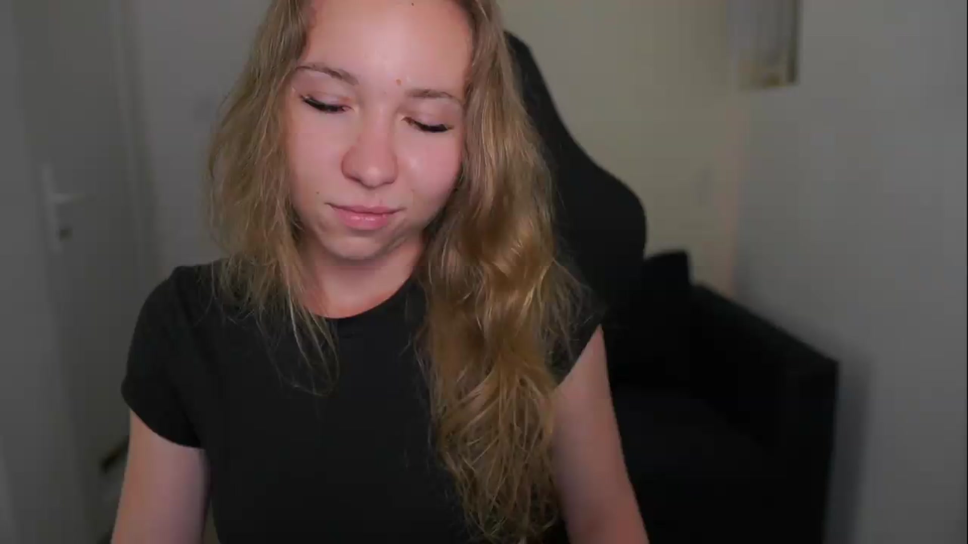 Gallery image thumbnail from VivienVance18's myfreecams stream on, 06/09/2026, 14:04 image 2 of 20