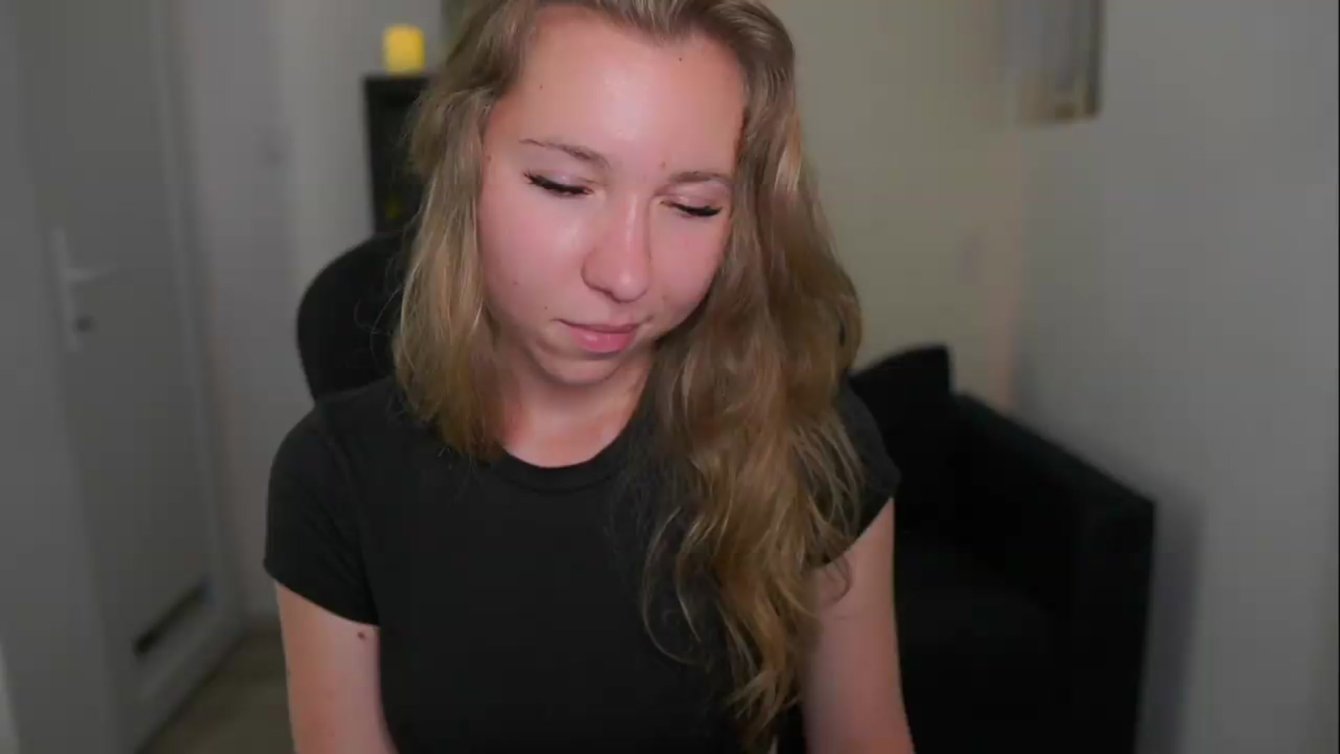 Gallery image thumbnail from VivienVance18's myfreecams stream on, 06/09/2026, 15:38 image 8 of 20