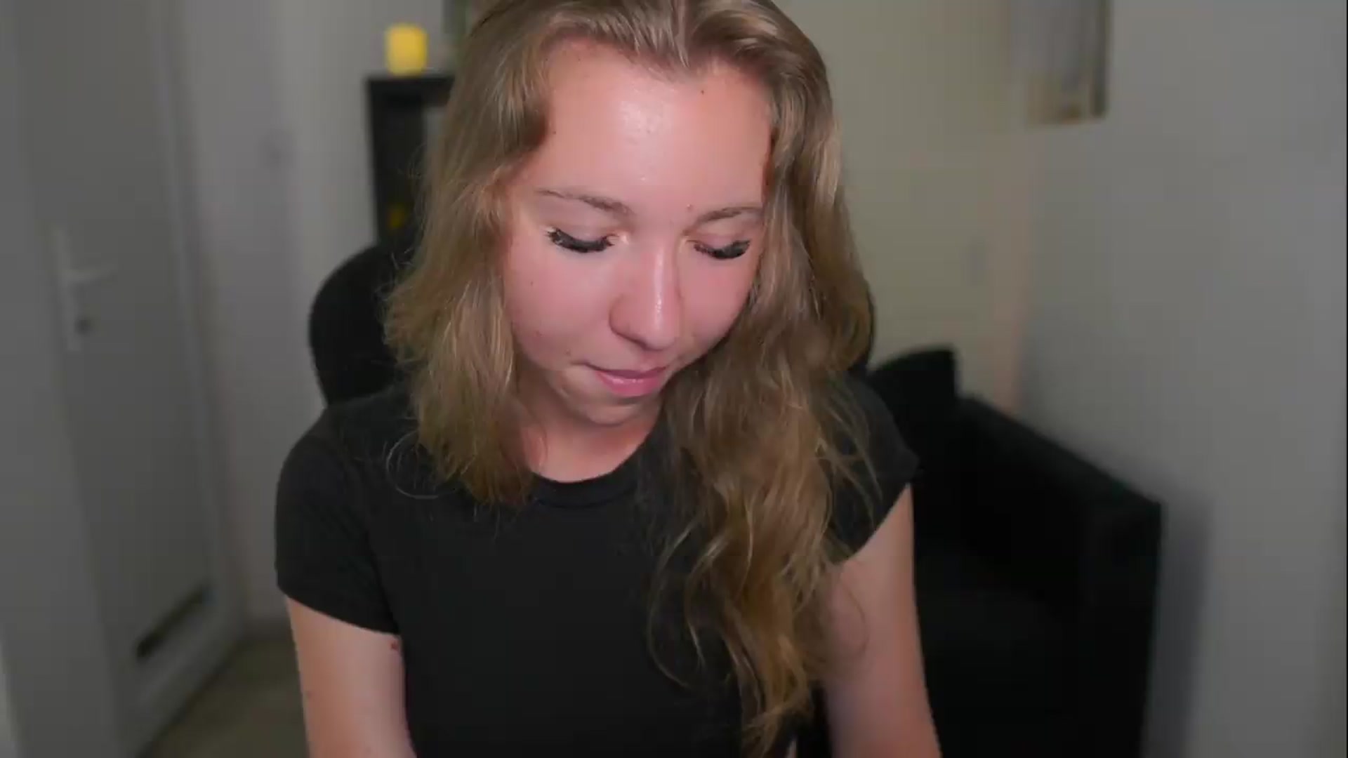 Gallery image thumbnail from VivienVance18's myfreecams stream on, 06/09/2026, 15:38 image 11 of 20