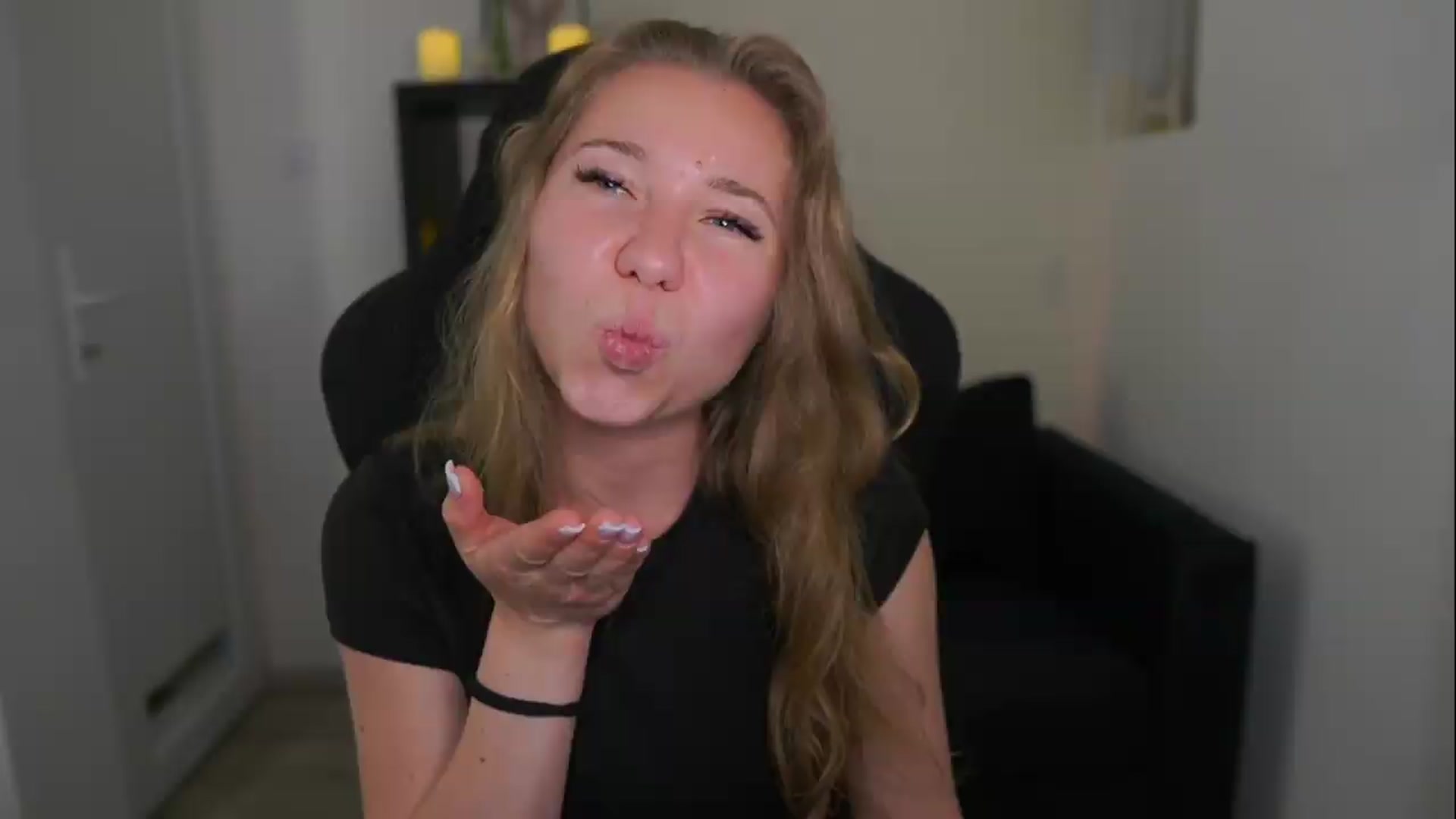 Gallery image thumbnail from VivienVance18's myfreecams stream on, 06/09/2026, 15:38 image 3 of 20