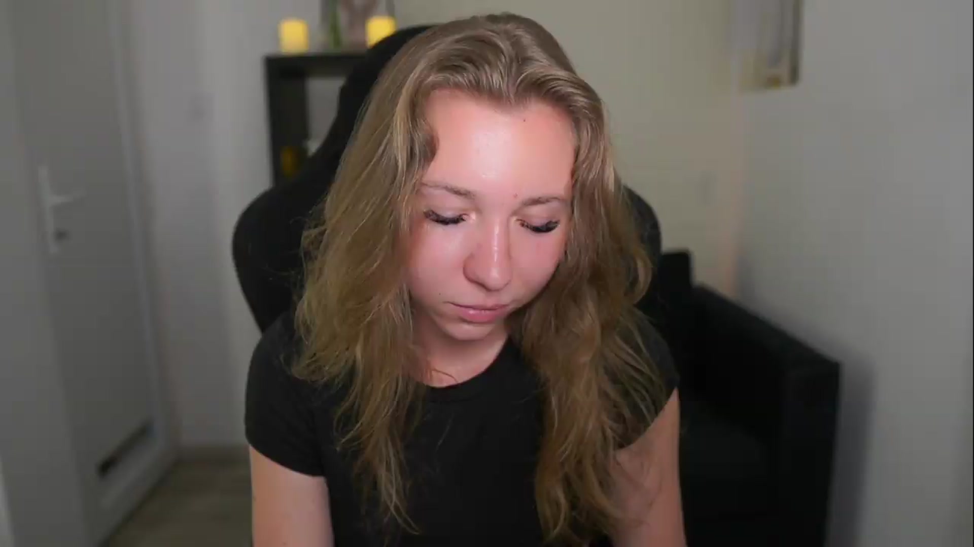 Gallery image thumbnail from VivienVance18's myfreecams stream on, 06/09/2026, 15:38 image 1 of 20