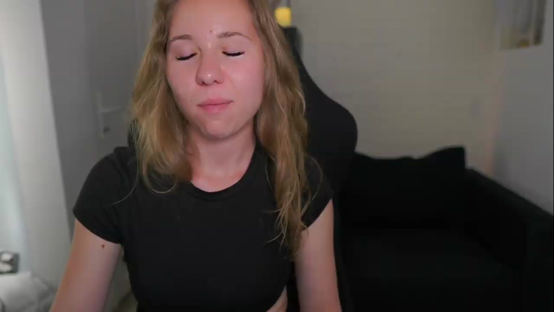 Gallery image thumbnail from VivienVance18's myfreecams stream on, 06/09/2026, 16:21 image 14 of 20