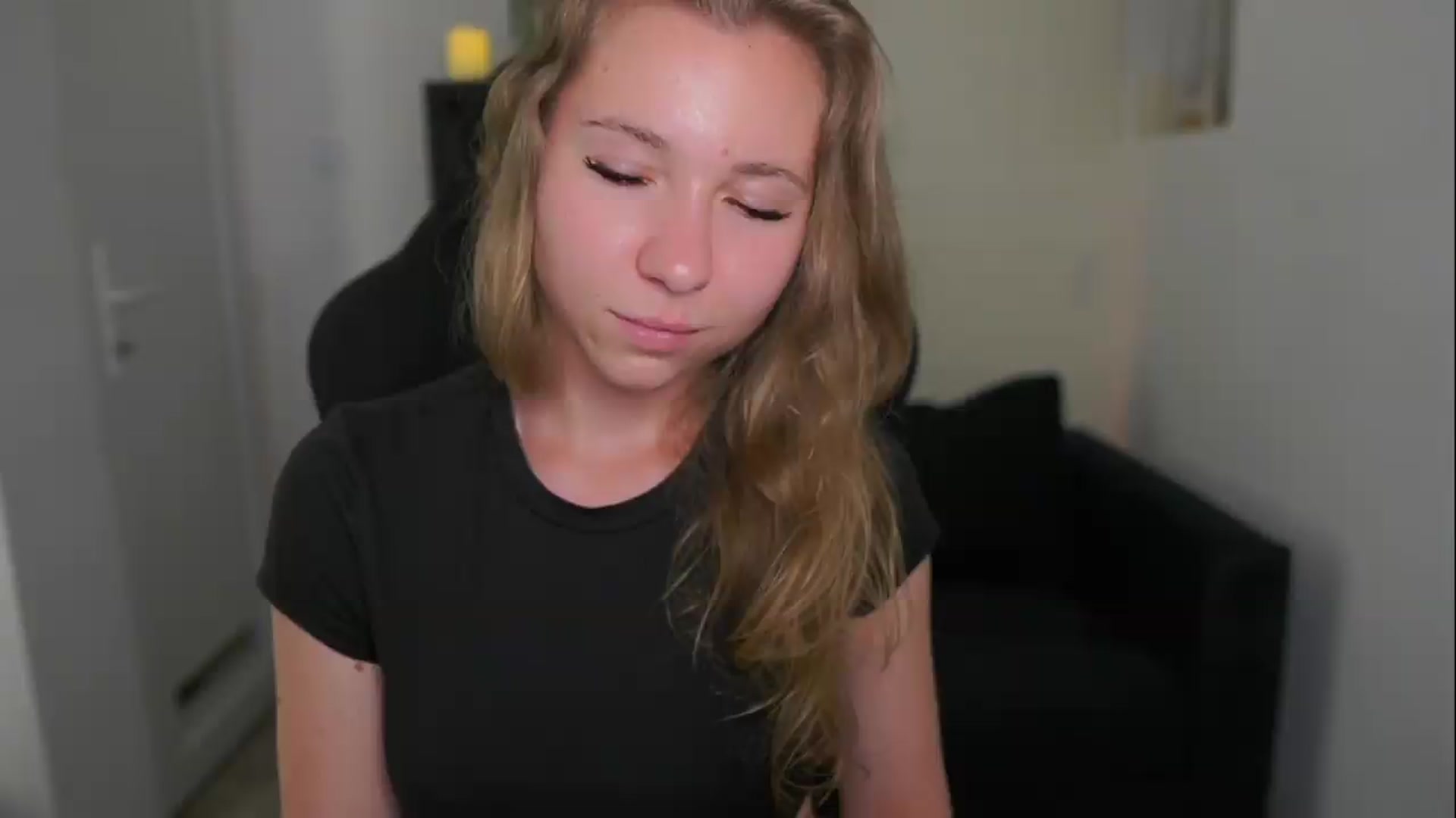 Gallery image thumbnail from VivienVance18's myfreecams stream on, 06/09/2026, 16:21 image 8 of 20