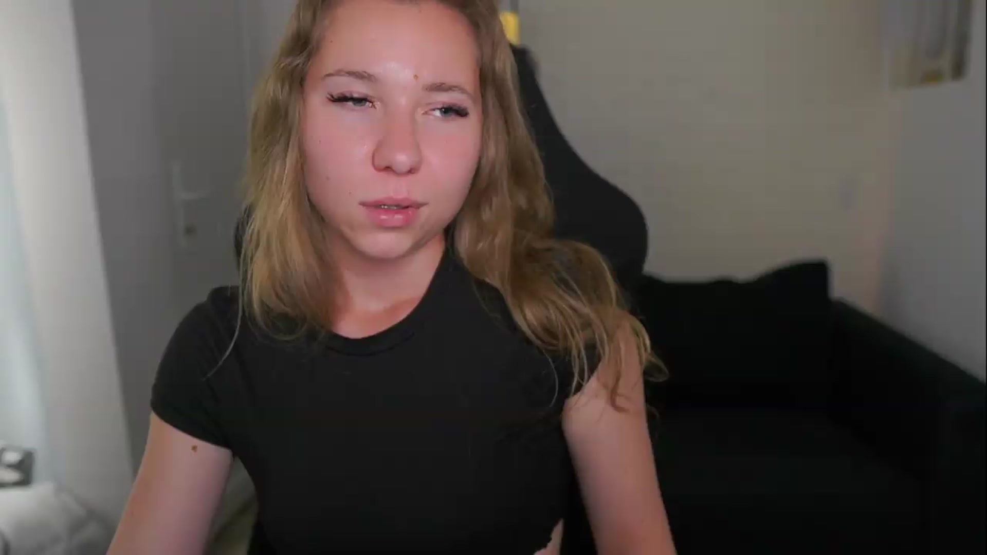Gallery image thumbnail from VivienVance18's myfreecams stream on, 06/09/2026, 16:21 image 13 of 20