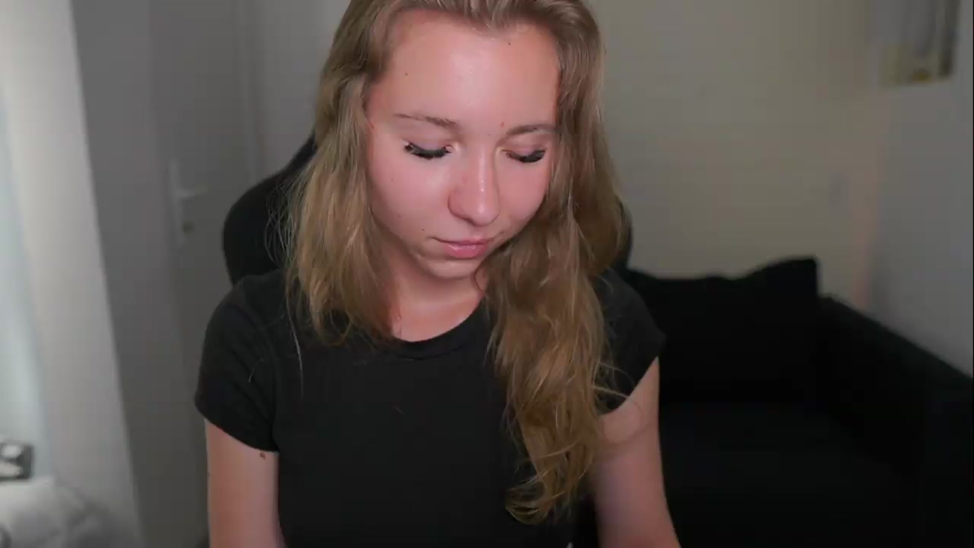 Gallery image thumbnail from VivienVance18's myfreecams stream on, 06/09/2026, 16:21 image 12 of 20