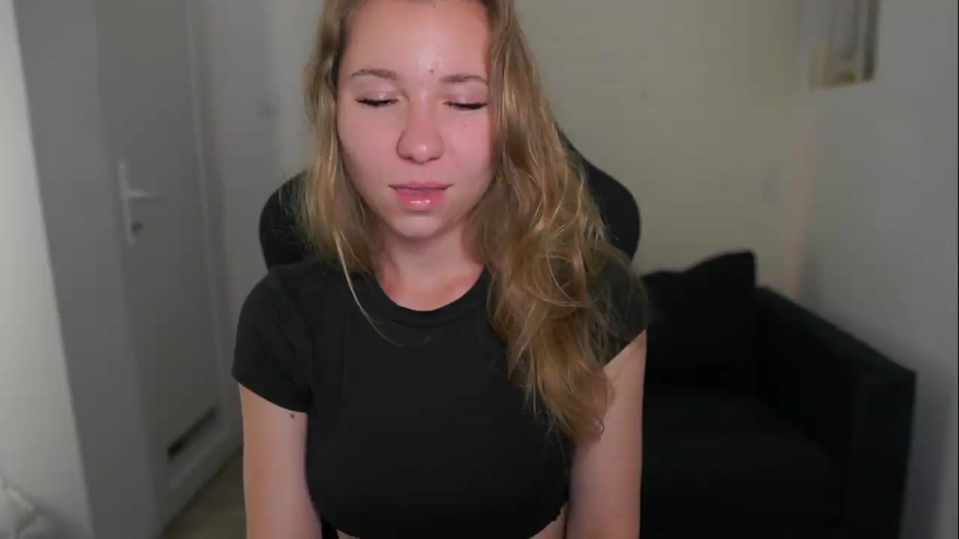 Gallery image thumbnail from VivienVance18's myfreecams stream on, 06/09/2026, 17:19 image 20 of 20