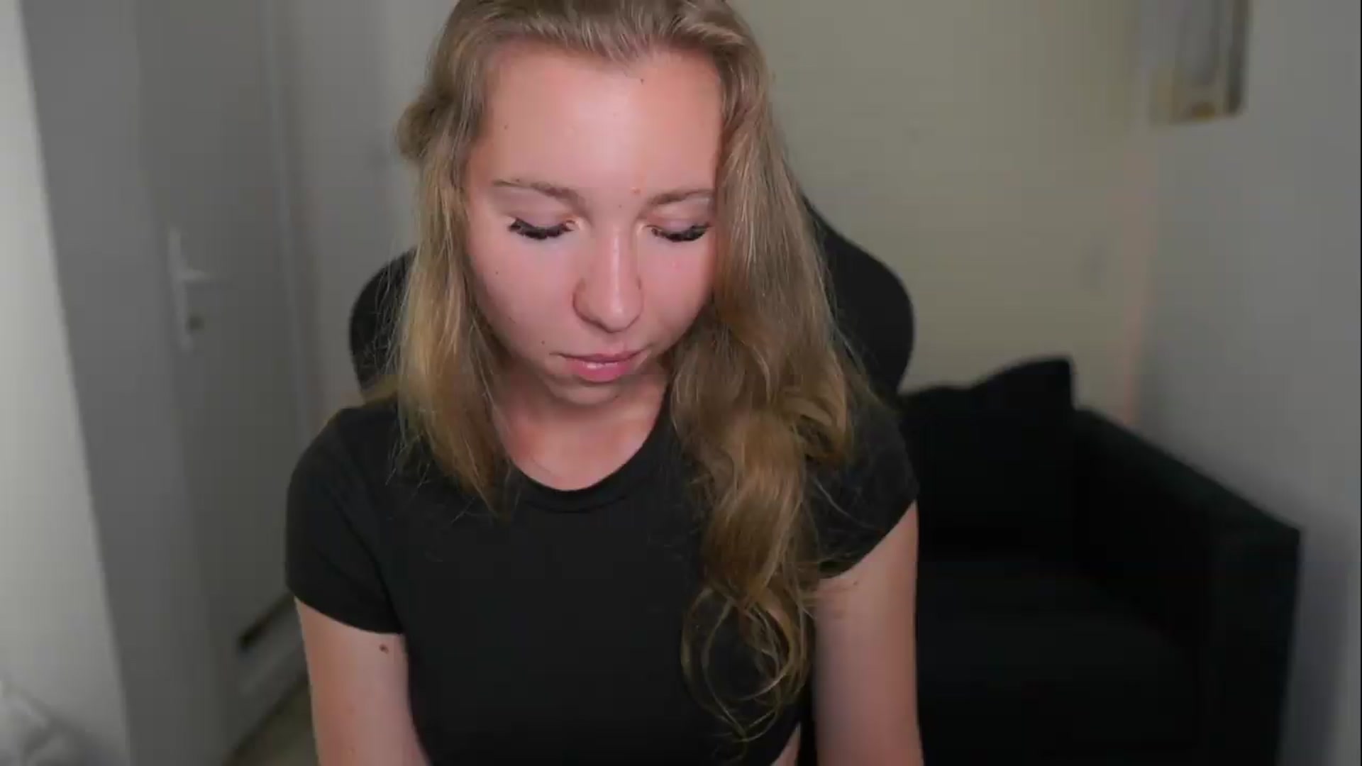 Gallery image thumbnail from VivienVance18's myfreecams stream on, 06/09/2026, 17:19 image 7 of 20
