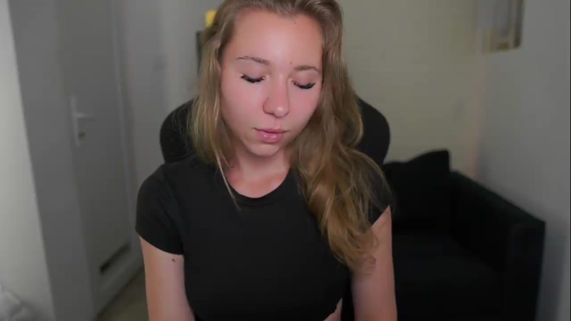 Gallery image thumbnail from VivienVance18's myfreecams stream on, 06/09/2026, 17:19 image 14 of 20