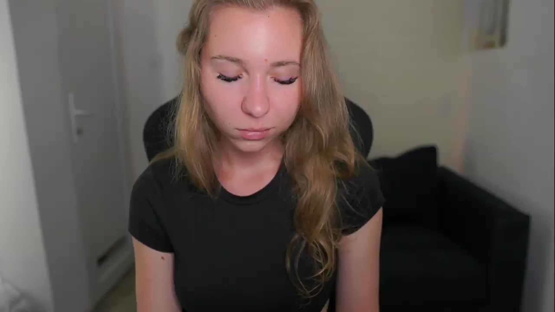 Gallery image thumbnail from VivienVance18's myfreecams stream on, 06/09/2026, 17:19 image 6 of 20