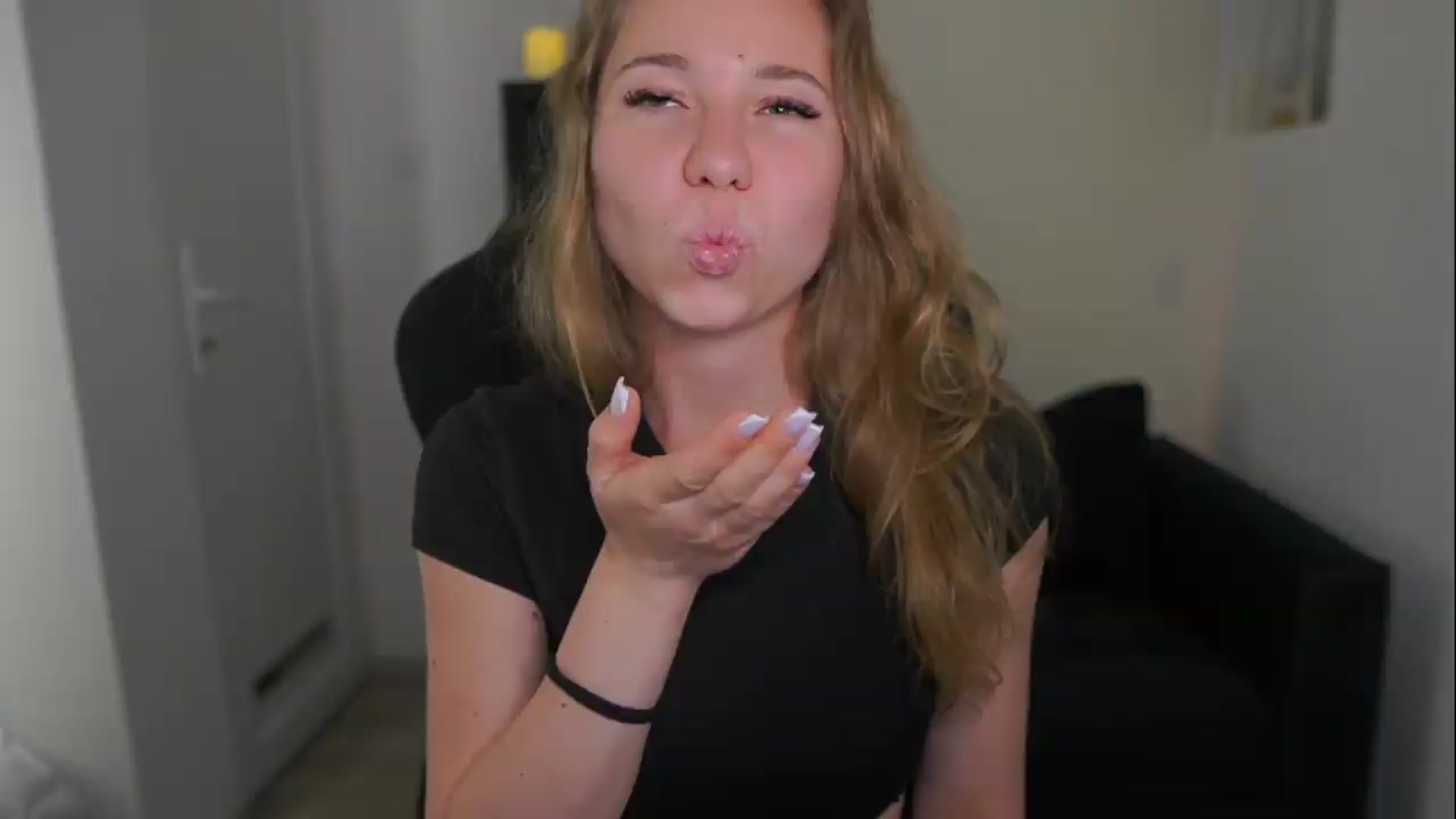 Gallery image thumbnail from VivienVance18's myfreecams stream on, 06/09/2026, 17:19 image 18 of 20