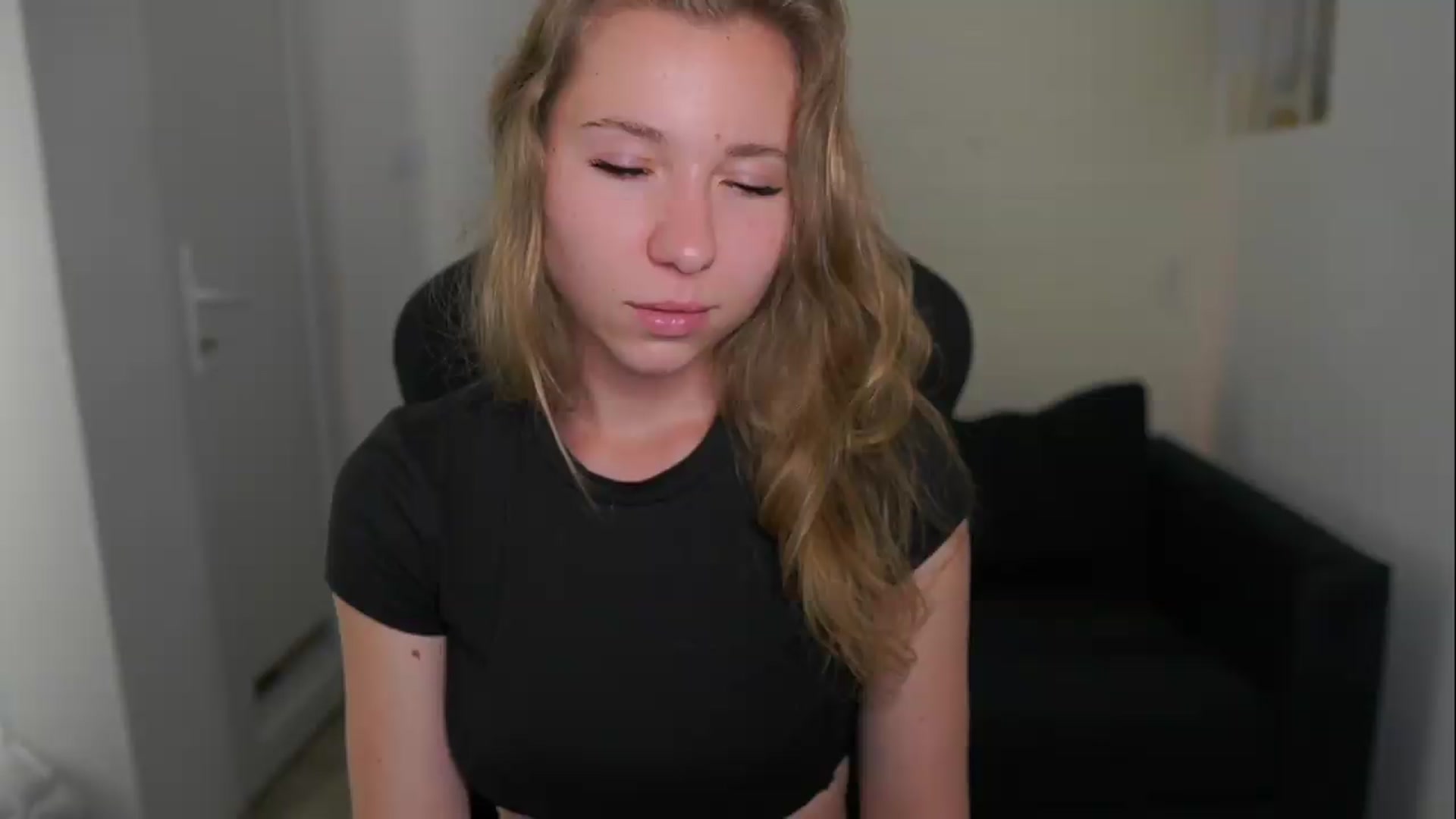 Gallery image thumbnail from VivienVance18's myfreecams stream on, 06/09/2026, 17:19 image 17 of 20