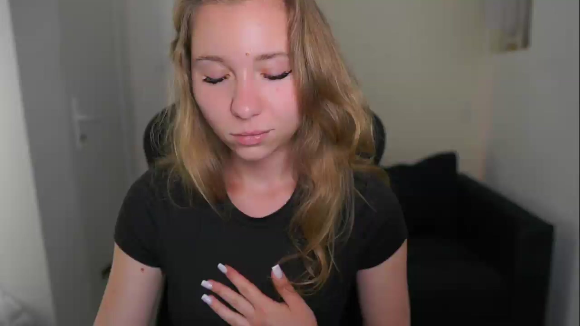 Gallery image thumbnail from VivienVance18's myfreecams stream on, 06/09/2026, 17:19 image 2 of 20
