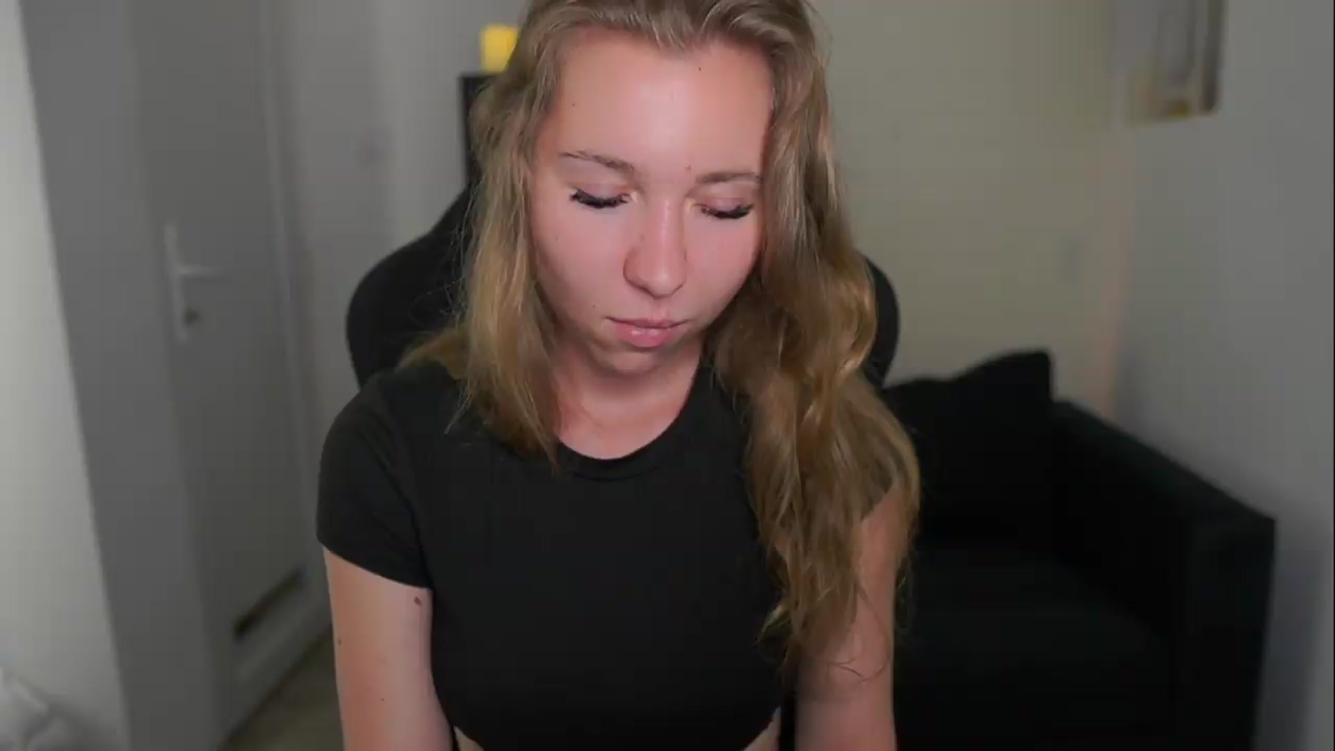 Gallery image thumbnail from VivienVance18's myfreecams stream on, 06/09/2026, 17:19 image 9 of 20
