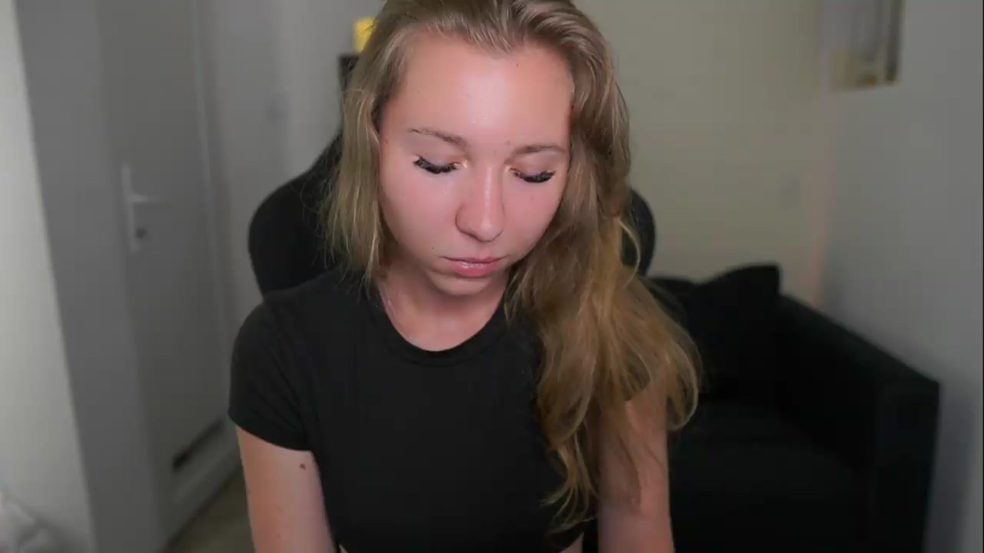 Gallery image thumbnail from VivienVance18's myfreecams stream on, 06/09/2026, 18:17 image 16 of 20