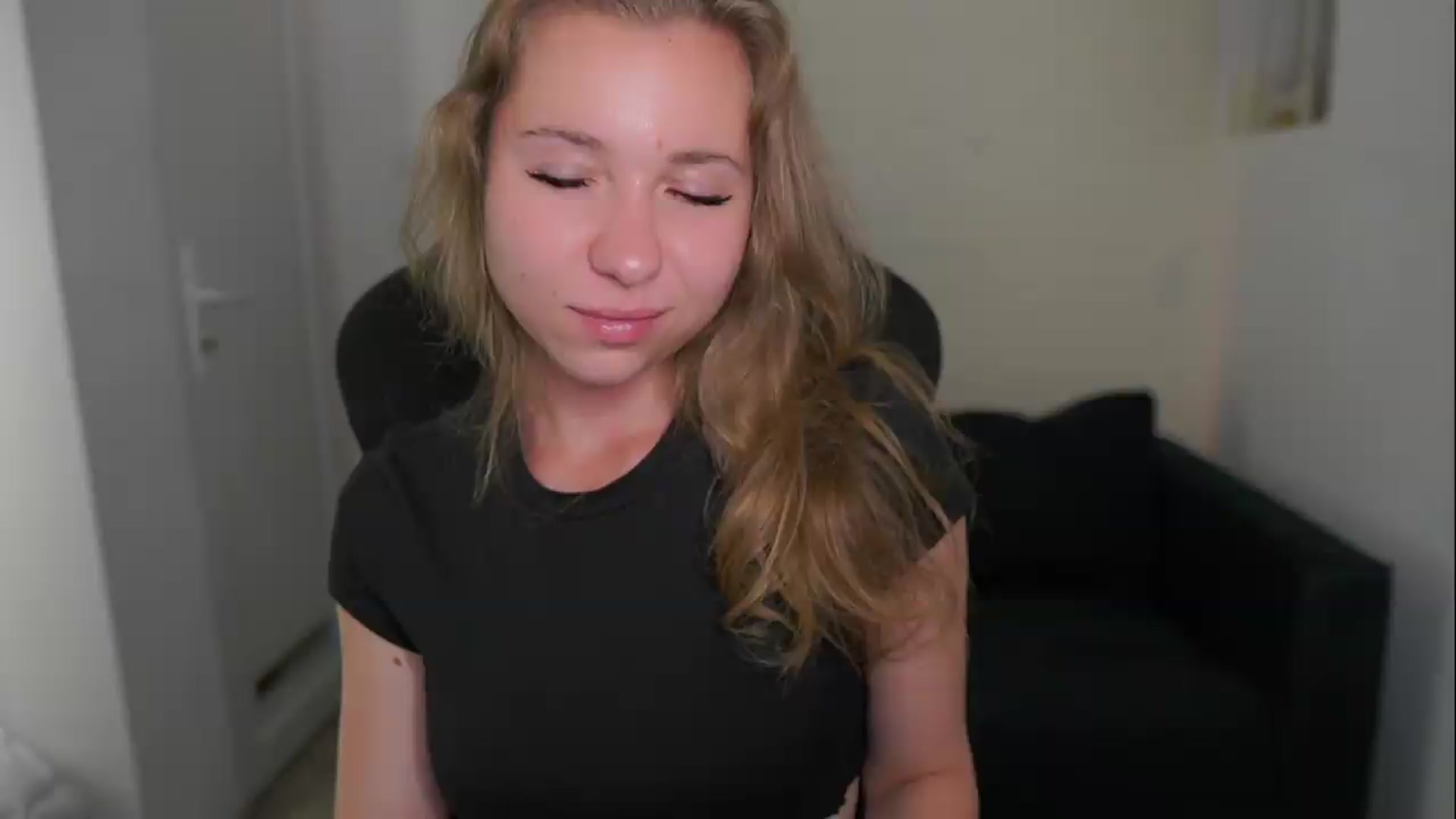 Gallery image thumbnail from VivienVance18's myfreecams stream on, 06/09/2026, 18:17 image 1 of 20