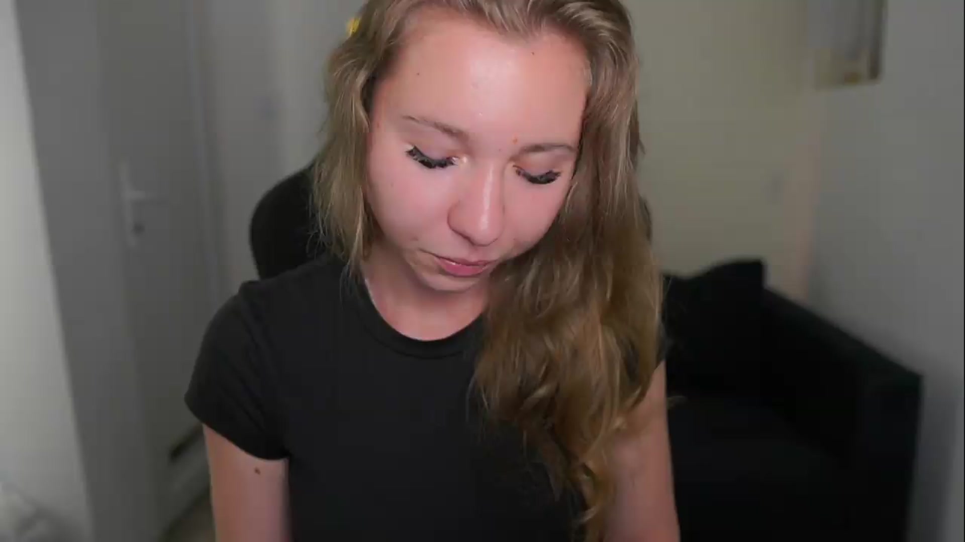 Gallery image thumbnail from VivienVance18's myfreecams stream on, 06/09/2026, 18:17 image 12 of 20