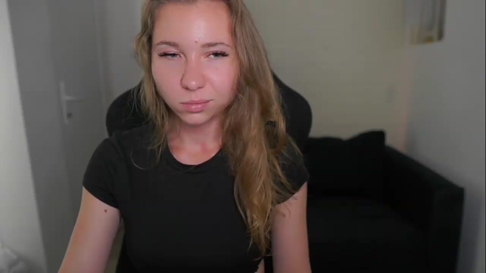 Gallery image thumbnail from VivienVance18's myfreecams stream on, 06/09/2026, 18:17 image 3 of 20