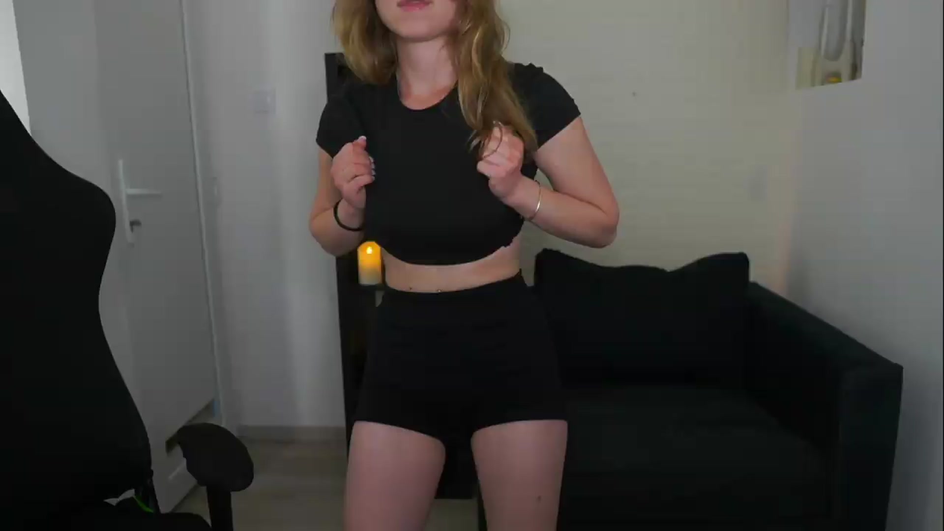 Gallery image thumbnail from VivienVance18's myfreecams stream on, 06/09/2026, 18:17 image 20 of 20