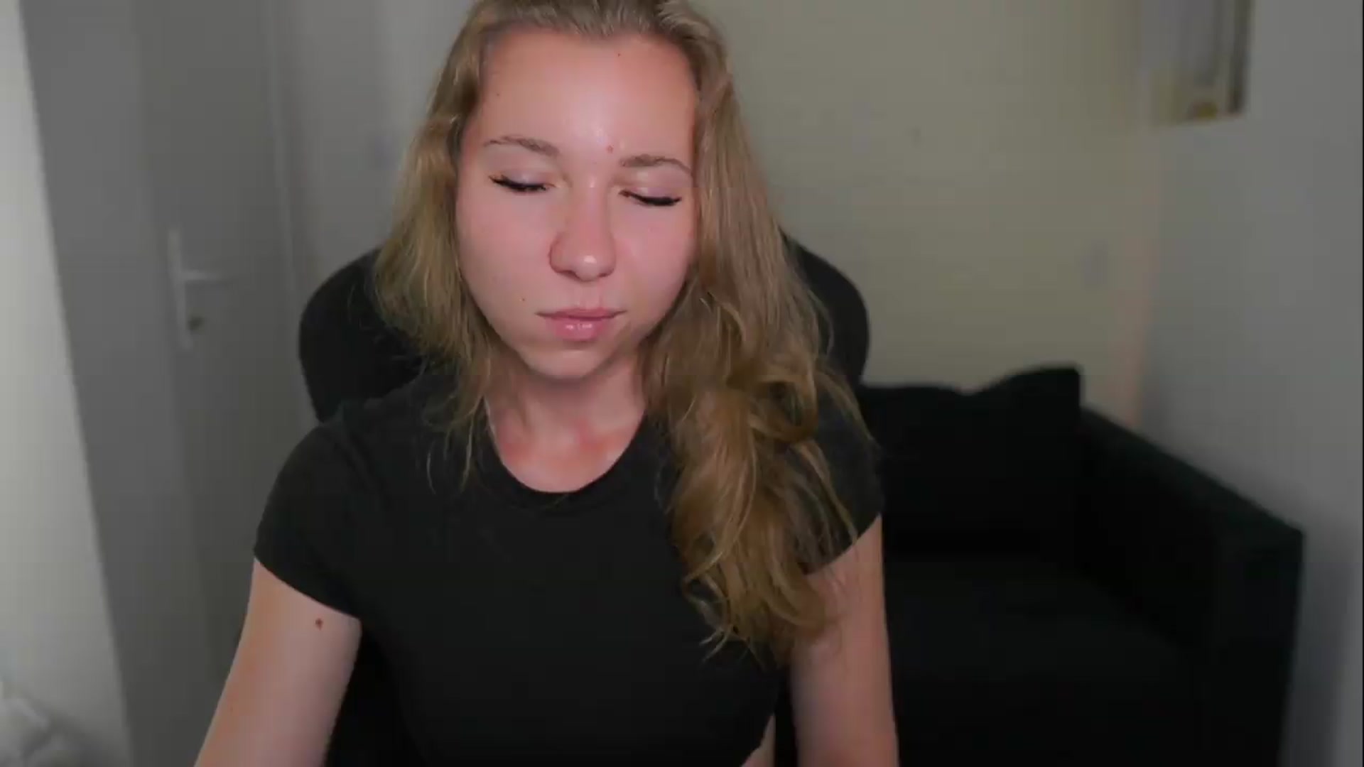 Gallery image thumbnail from VivienVance18's myfreecams stream on, 06/09/2026, 18:17 image 2 of 20