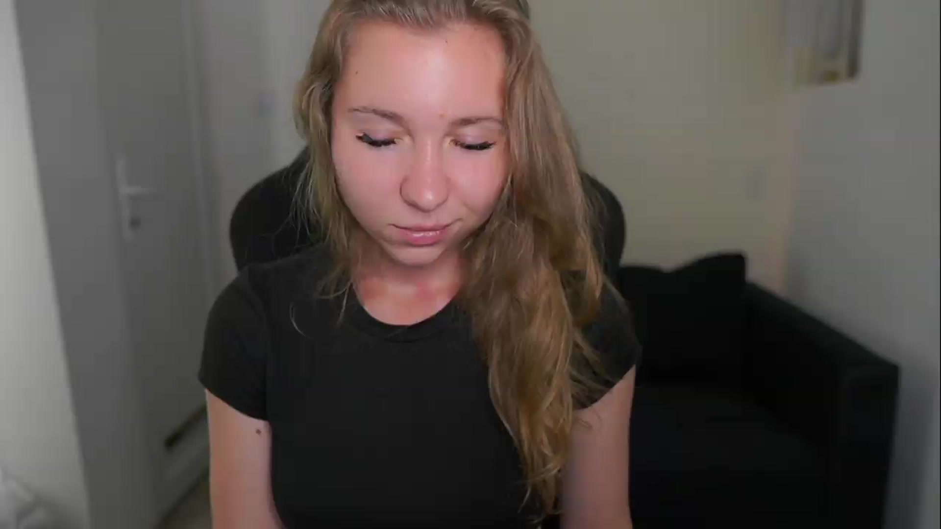 Gallery image thumbnail from VivienVance18's myfreecams stream on, 06/09/2026, 18:17 image 4 of 20