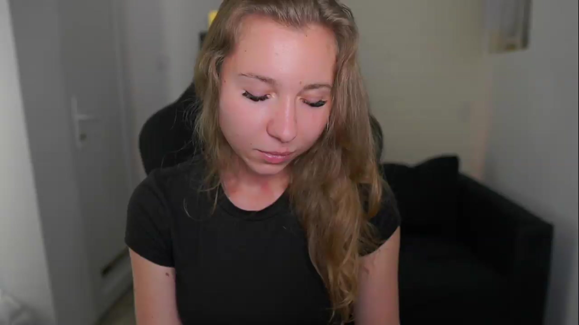 Gallery image thumbnail from VivienVance18's myfreecams stream on, 06/09/2026, 18:17 image 5 of 20
