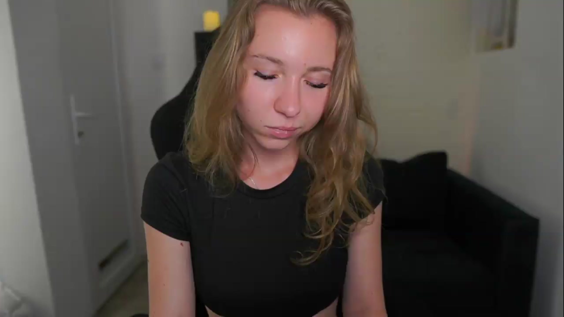 Gallery image thumbnail from VivienVance18's myfreecams stream on, 06/09/2026, 18:42 image 5 of 20