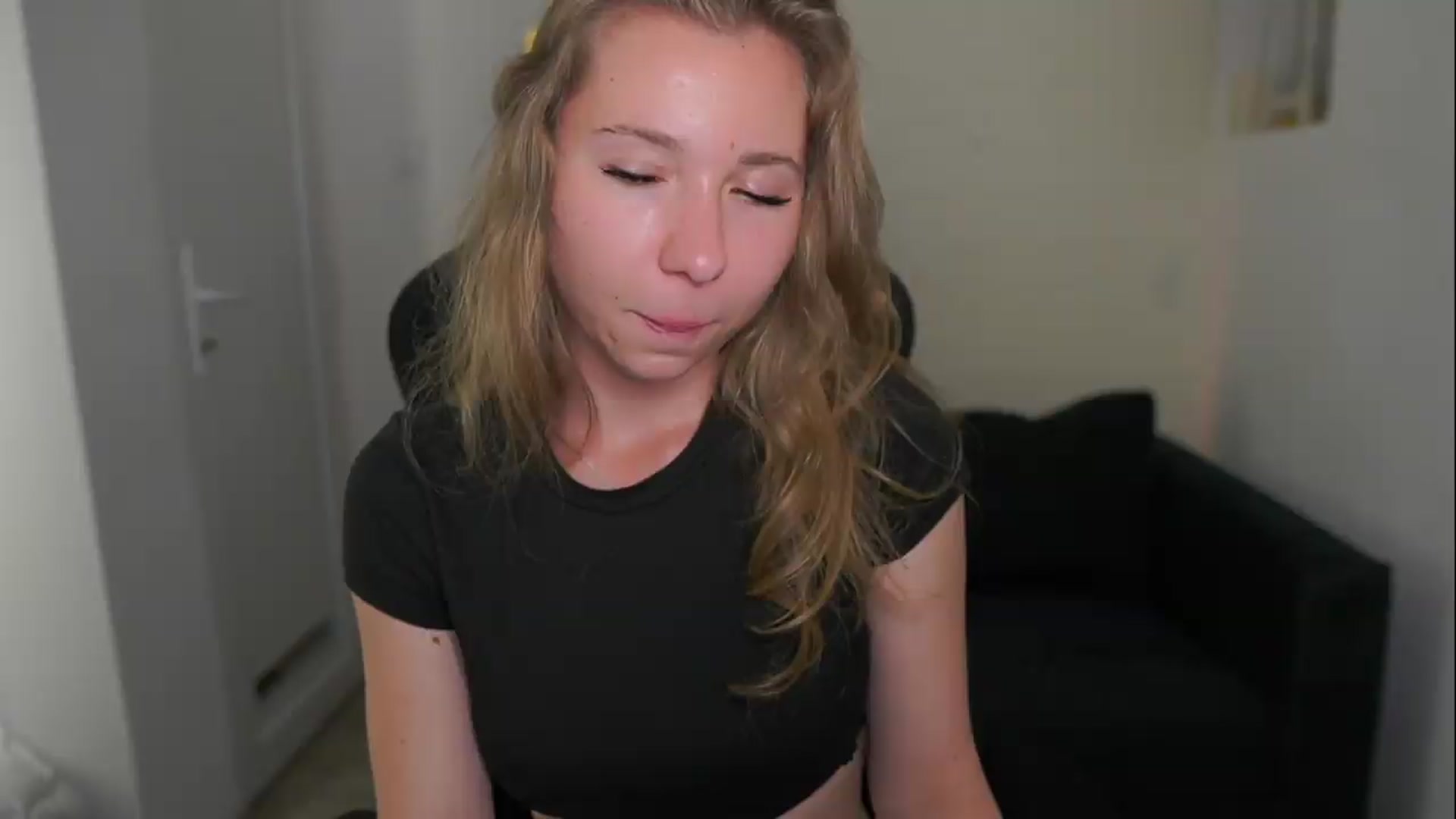 Gallery image thumbnail from VivienVance18's myfreecams stream on, 06/09/2026, 18:42 image 6 of 20