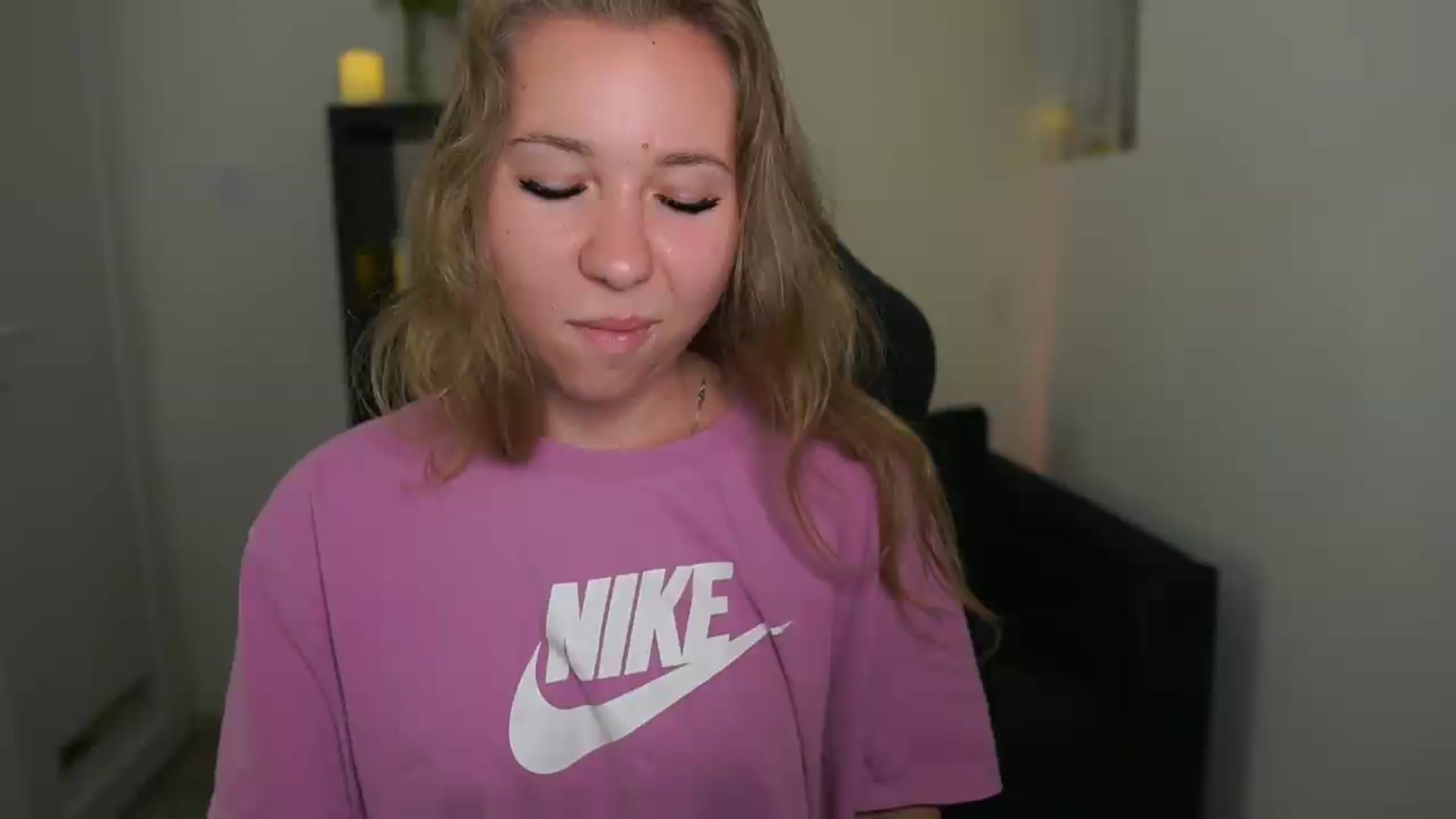 Gallery image thumbnail from VivienVance18's myfreecams stream on, 06/12/2026, 09:19 image 19 of 20