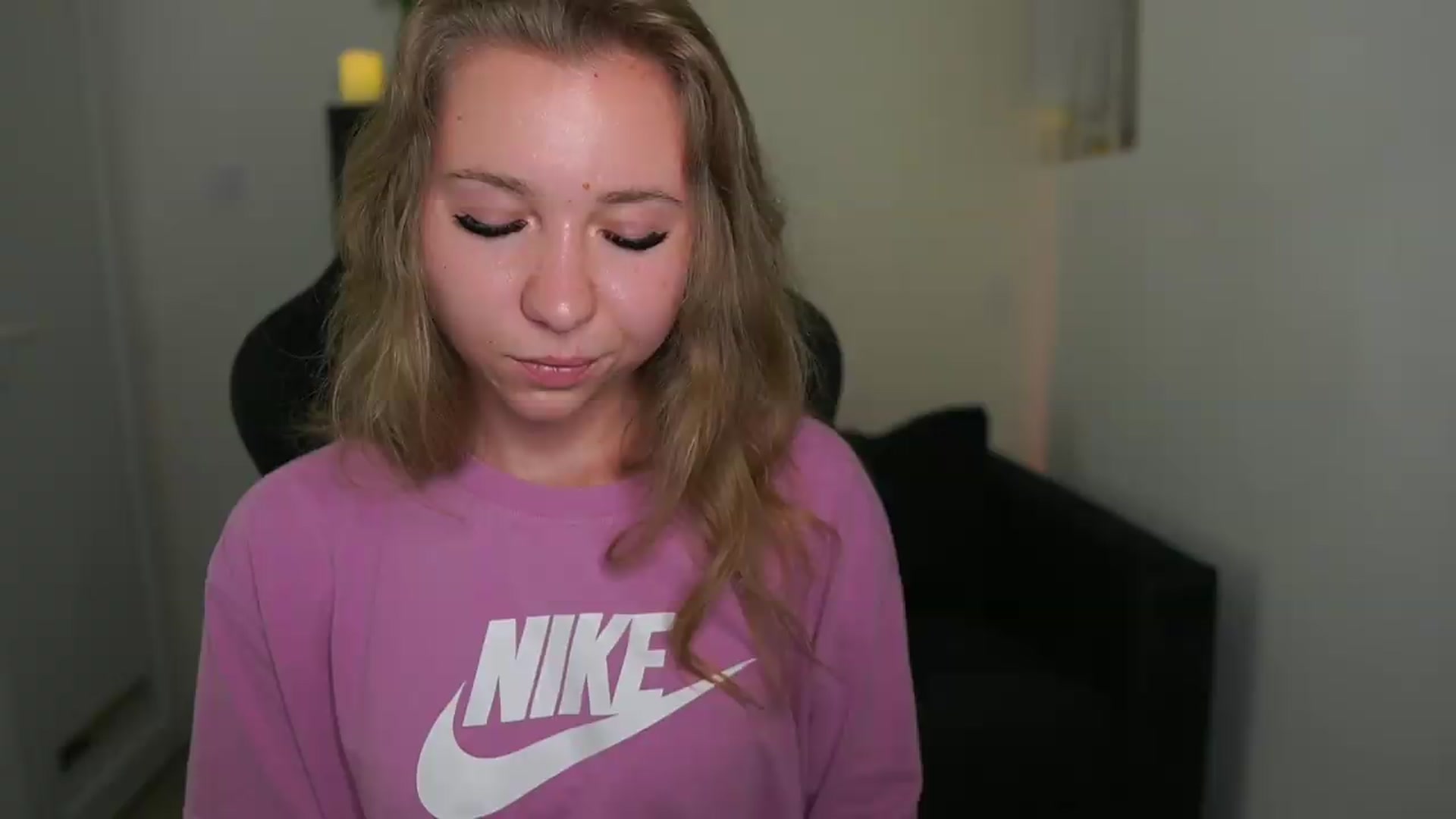 Gallery image thumbnail from VivienVance18's myfreecams stream on, 06/12/2026, 10:29 image 15 of 20