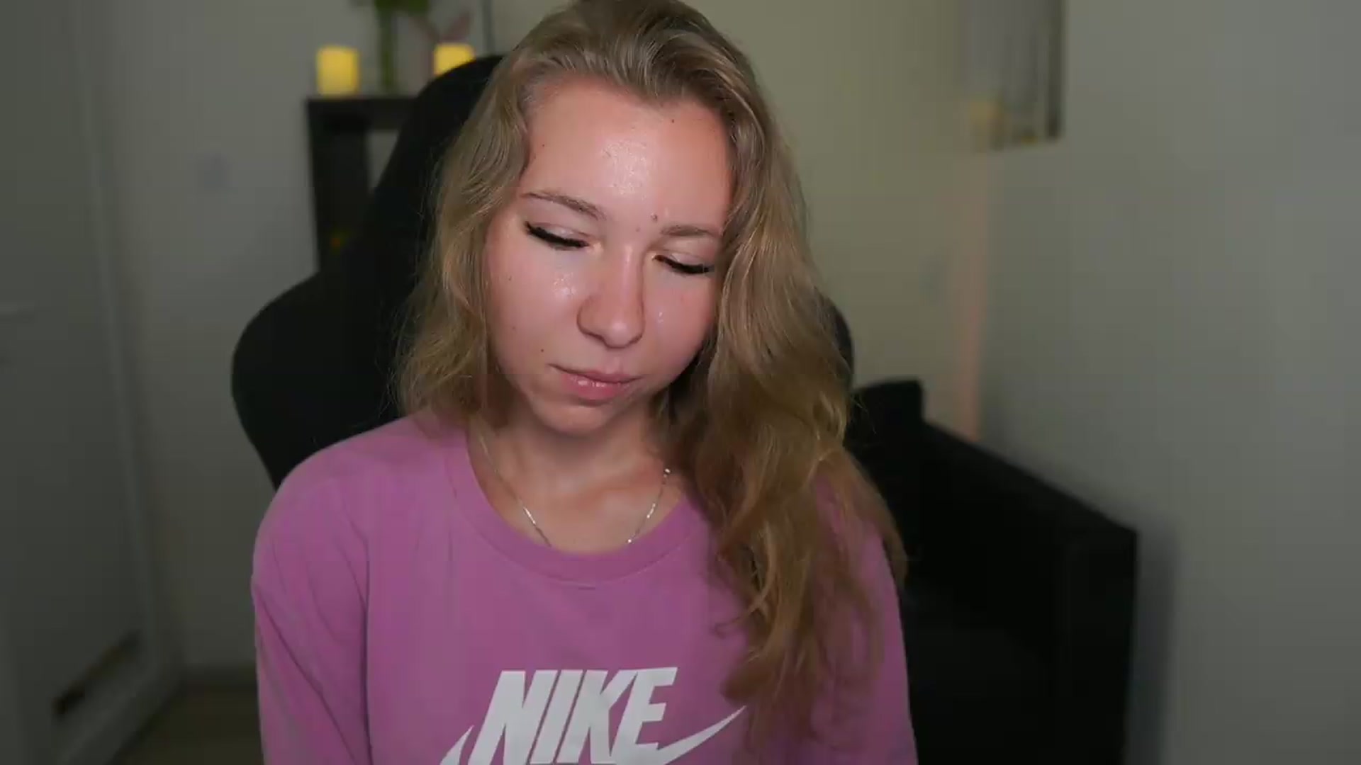 Gallery image thumbnail from VivienVance18's myfreecams stream on, 06/12/2026, 10:29 image 17 of 20