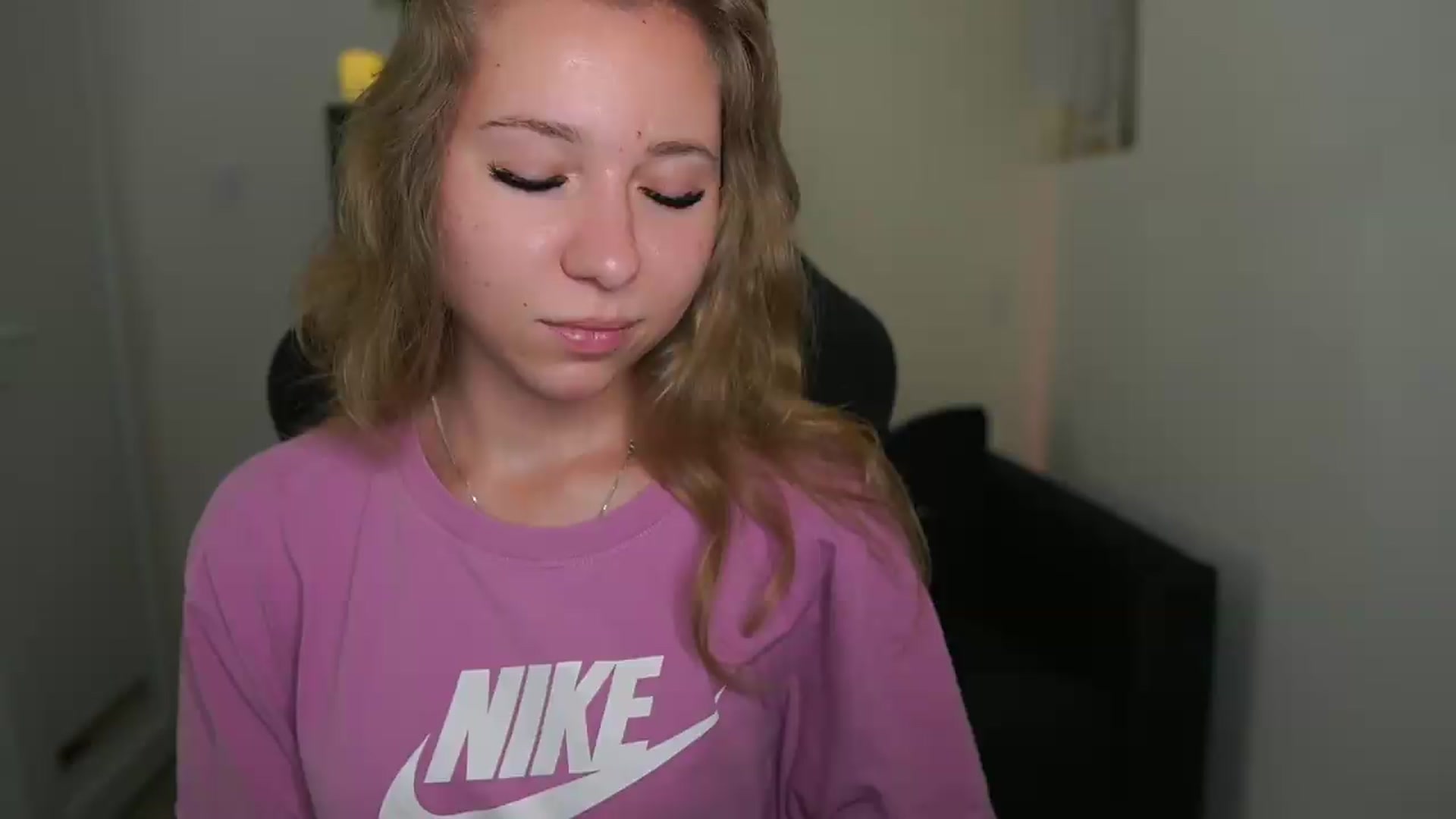 Gallery image thumbnail from VivienVance18's myfreecams stream on, 06/12/2026, 10:29 image 5 of 20
