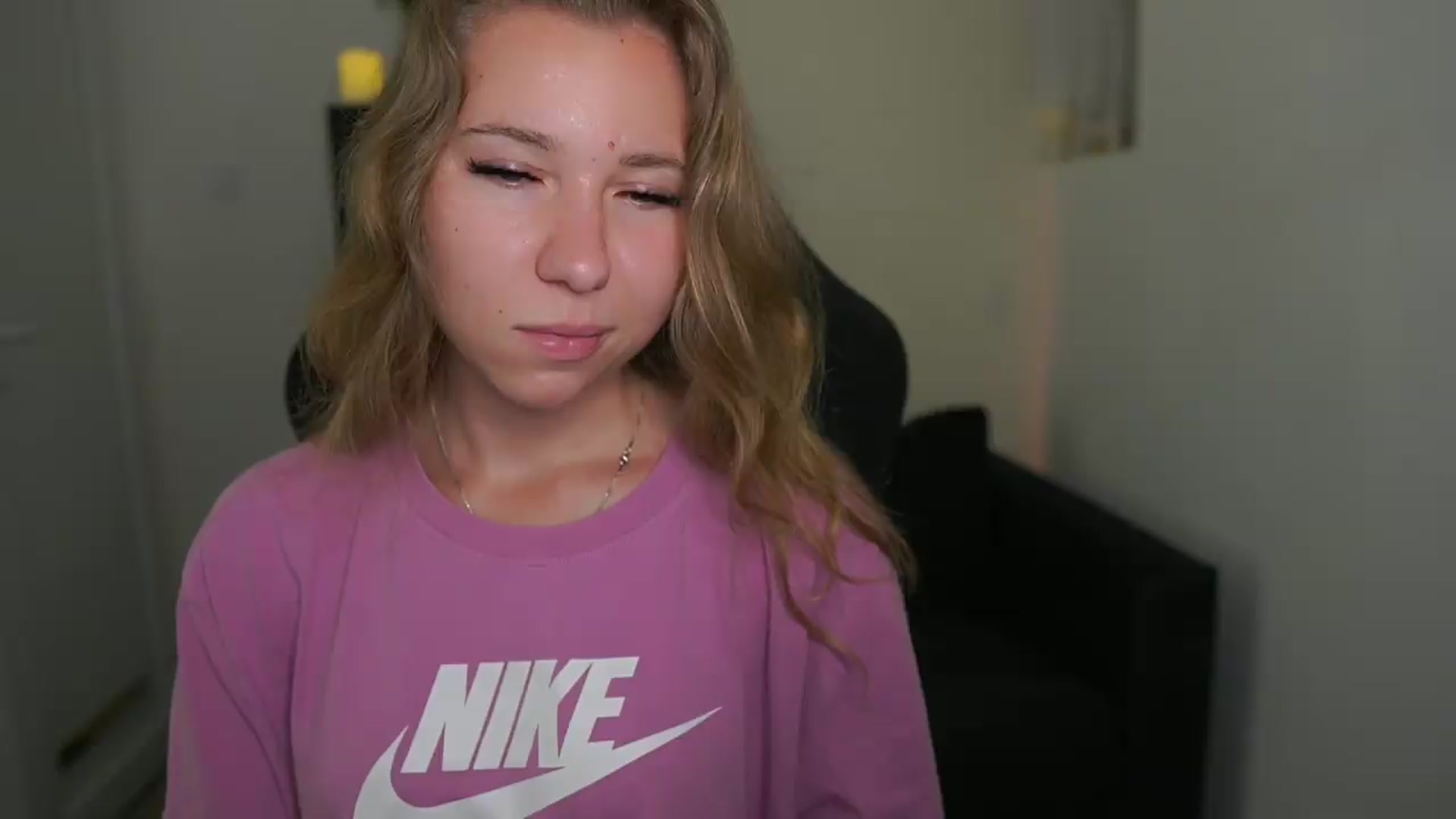 Gallery image thumbnail from VivienVance18's myfreecams stream on, 06/12/2026, 10:29 image 6 of 20