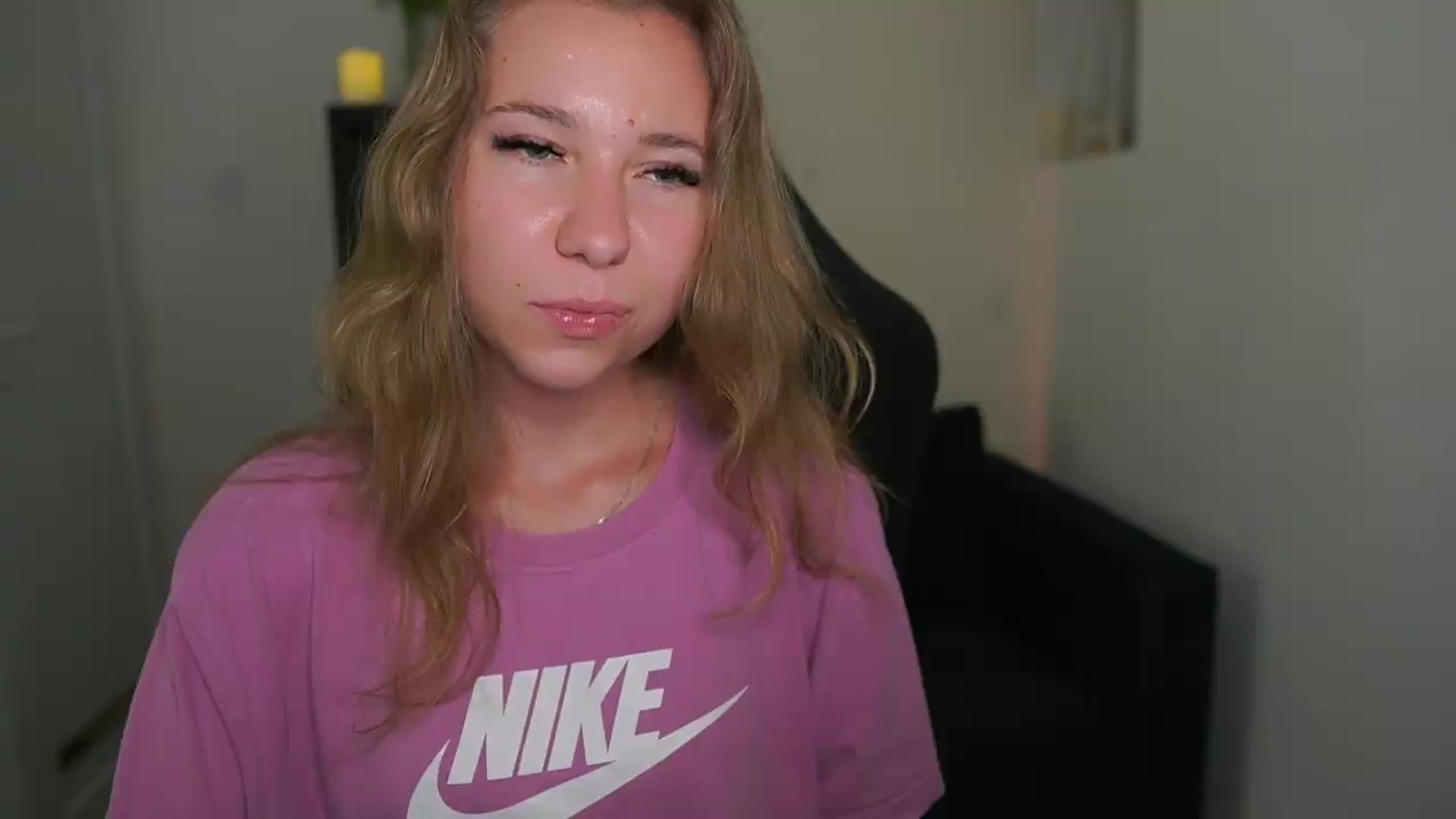 Gallery image thumbnail from VivienVance18's myfreecams stream on, 06/12/2026, 11:41 image 6 of 20