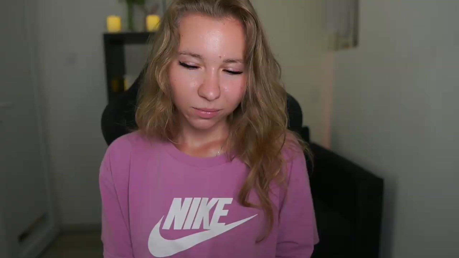 Gallery image thumbnail from VivienVance18's myfreecams stream on, 06/12/2026, 13:27 image 5 of 20