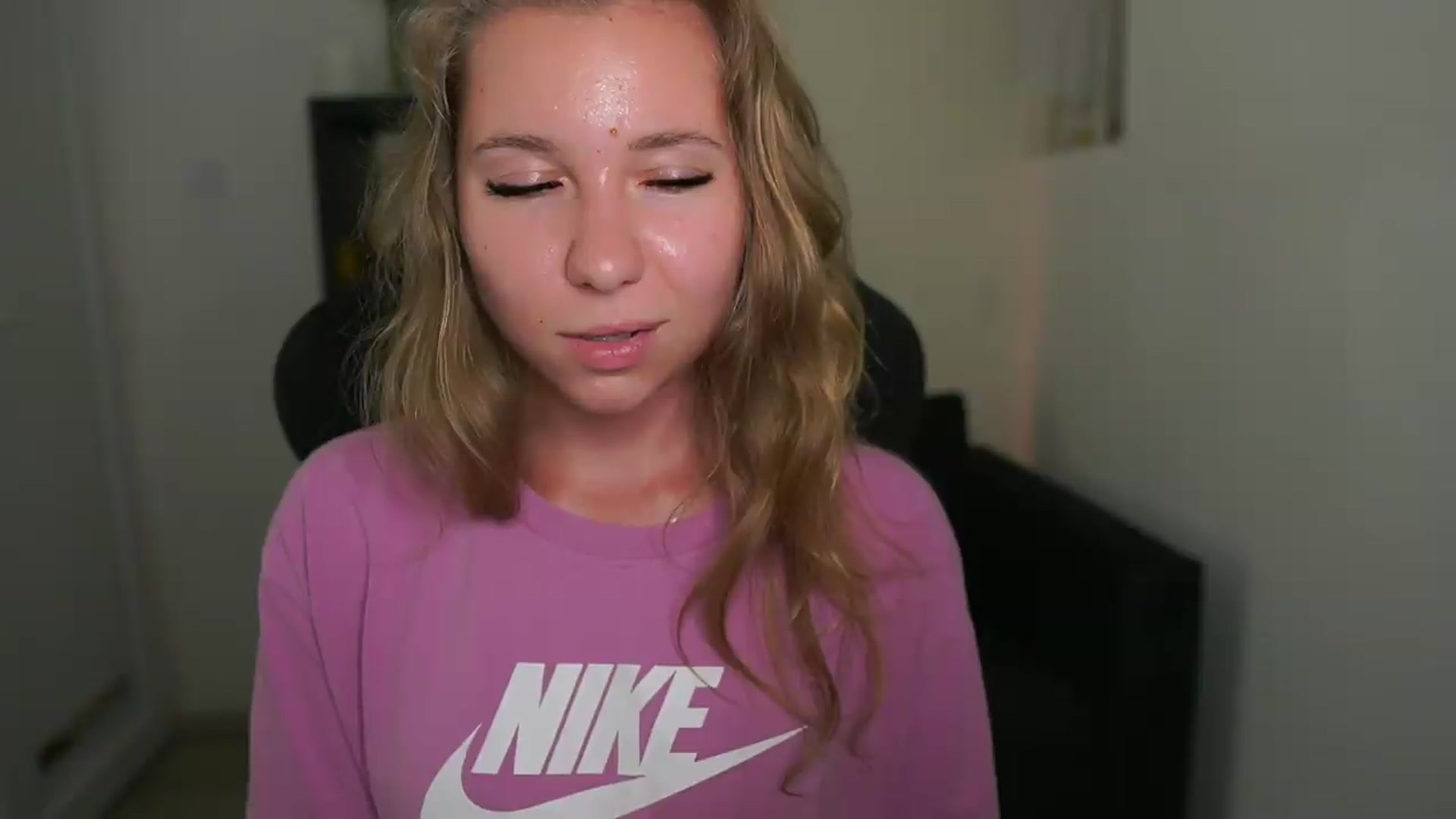 Gallery image thumbnail from VivienVance18's myfreecams stream on, 06/12/2026, 17:40 image 15 of 20