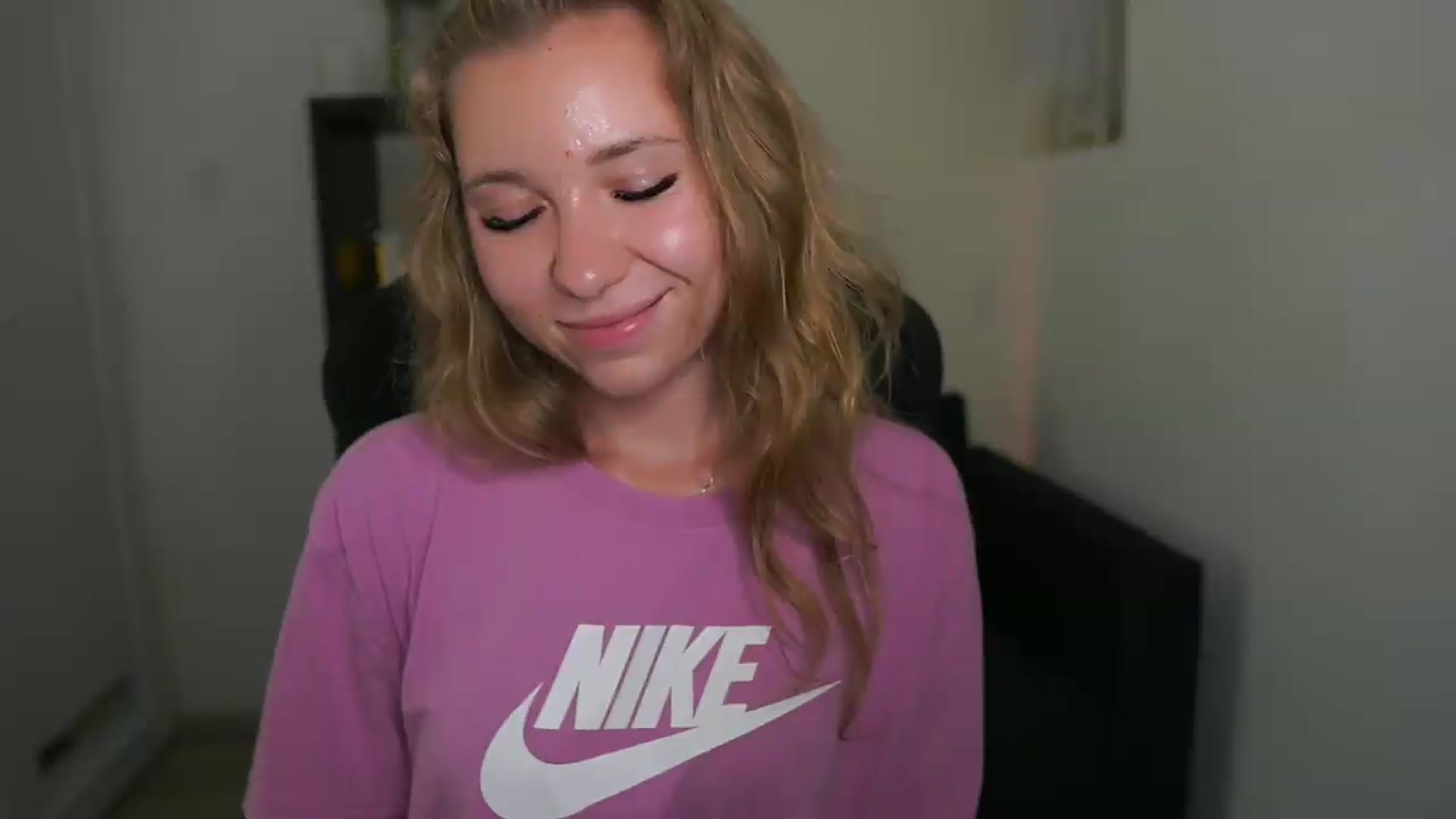 Gallery image thumbnail from VivienVance18's myfreecams stream on, 06/12/2026, 17:40 image 9 of 20