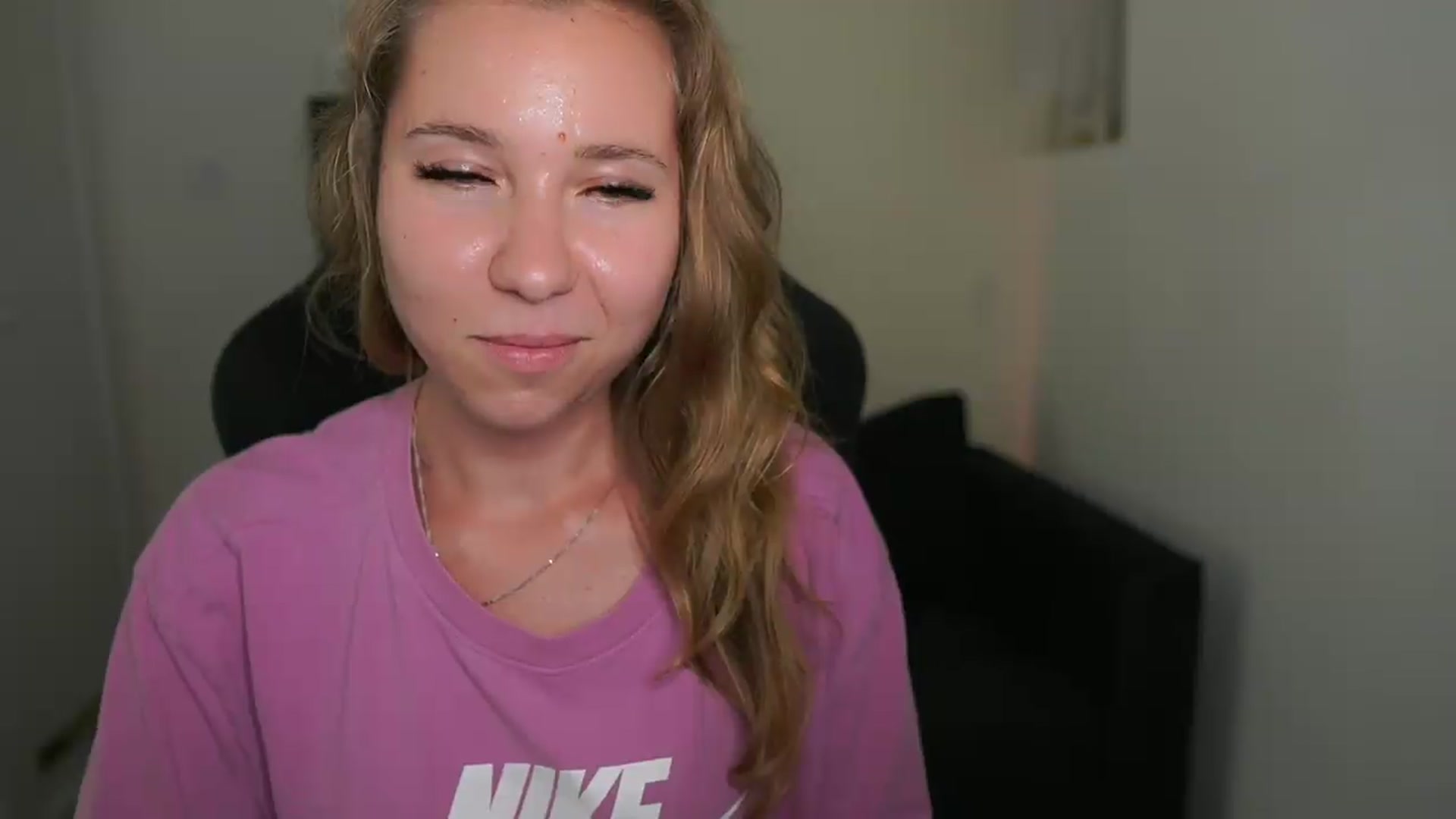 Gallery image thumbnail from VivienVance18's myfreecams stream on, 06/12/2026, 17:40 image 17 of 20
