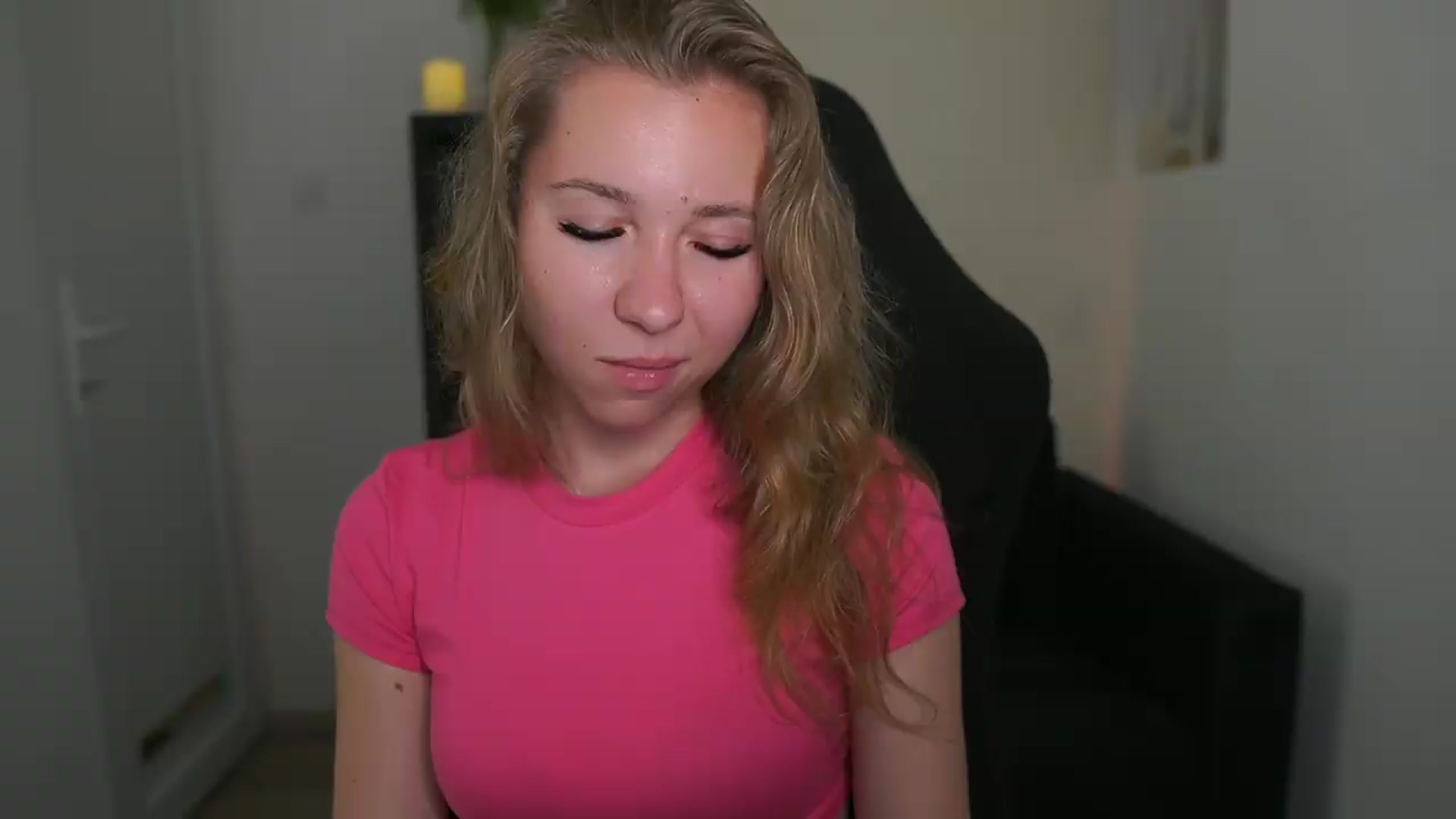 Gallery image thumbnail from VivienVance18's myfreecams stream on, 06/13/2026, 13:58 image 17 of 20