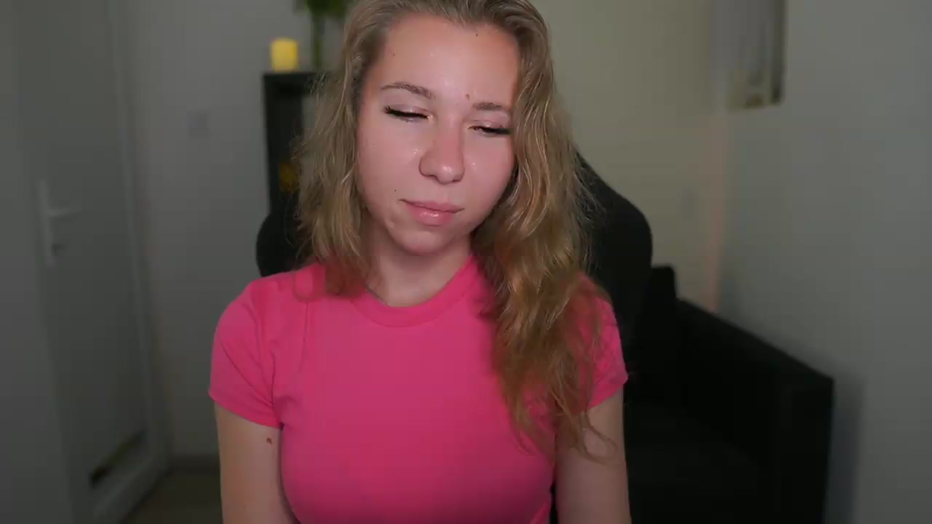 Gallery image thumbnail from VivienVance18's myfreecams stream on, 06/13/2026, 13:58 image 18 of 20