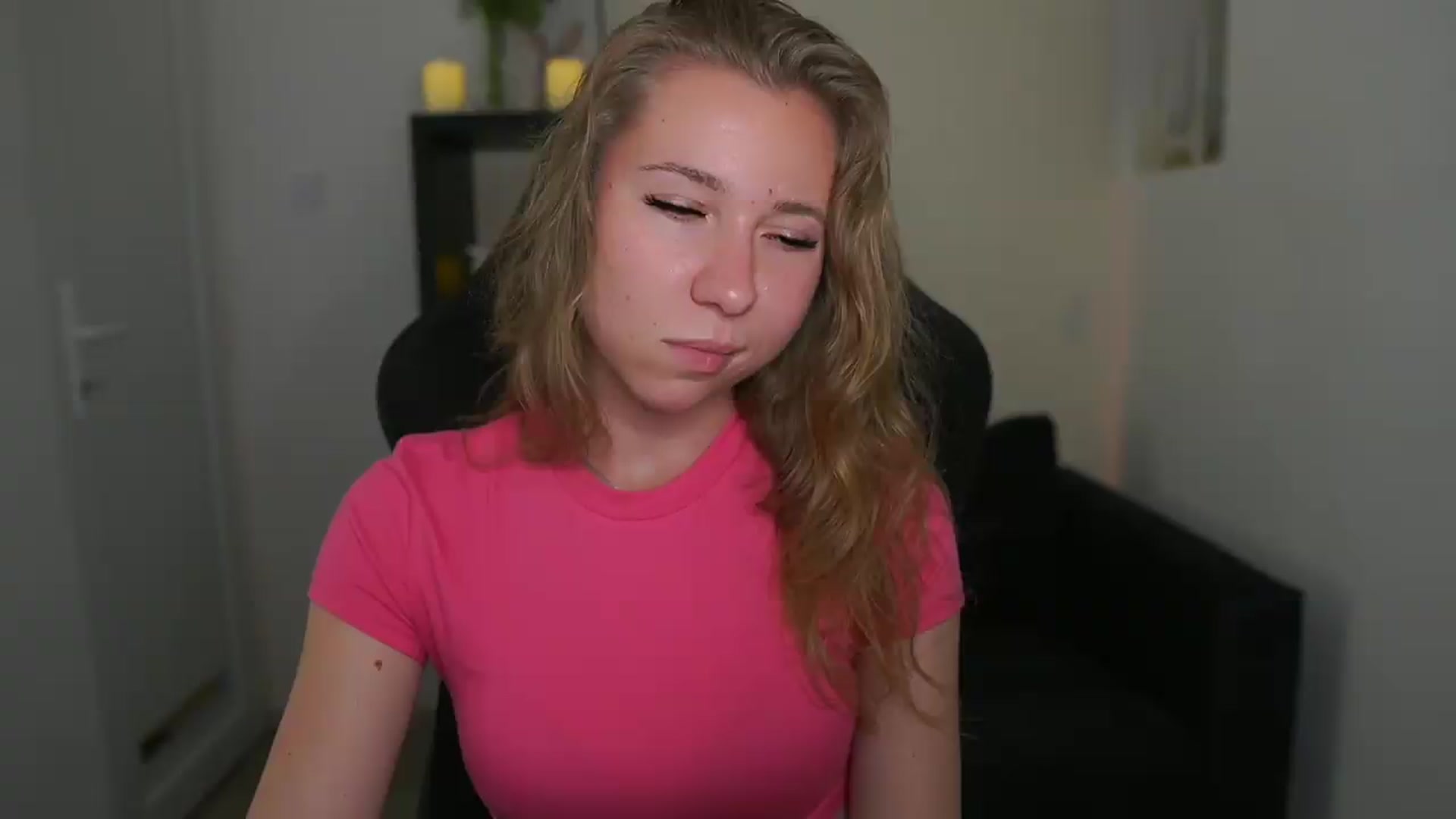 Gallery image thumbnail from VivienVance18's myfreecams stream on, 06/13/2026, 13:58 image 16 of 20