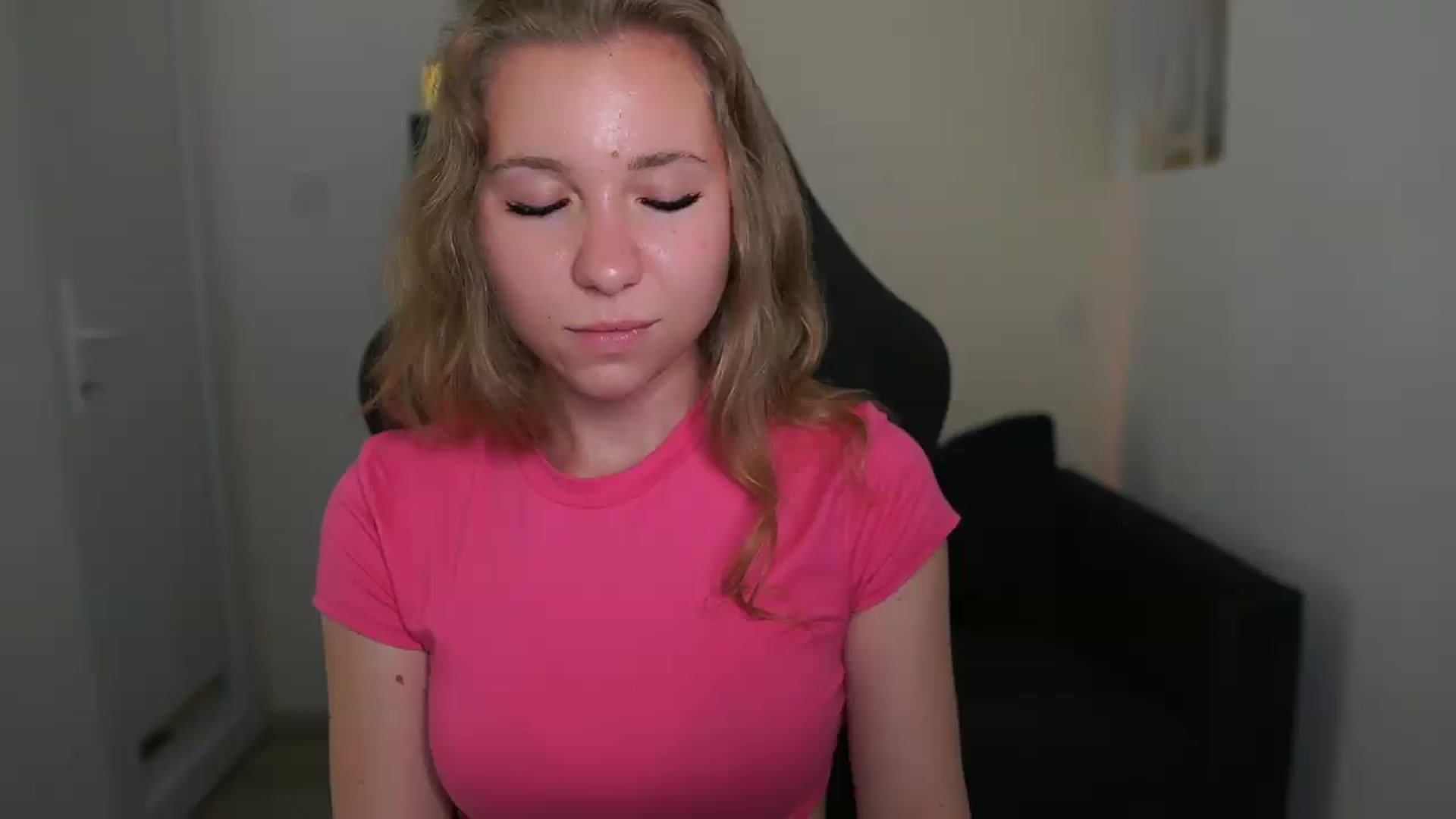 Gallery image thumbnail from VivienVance18's myfreecams stream on, 06/13/2026, 15:53 image 2 of 20