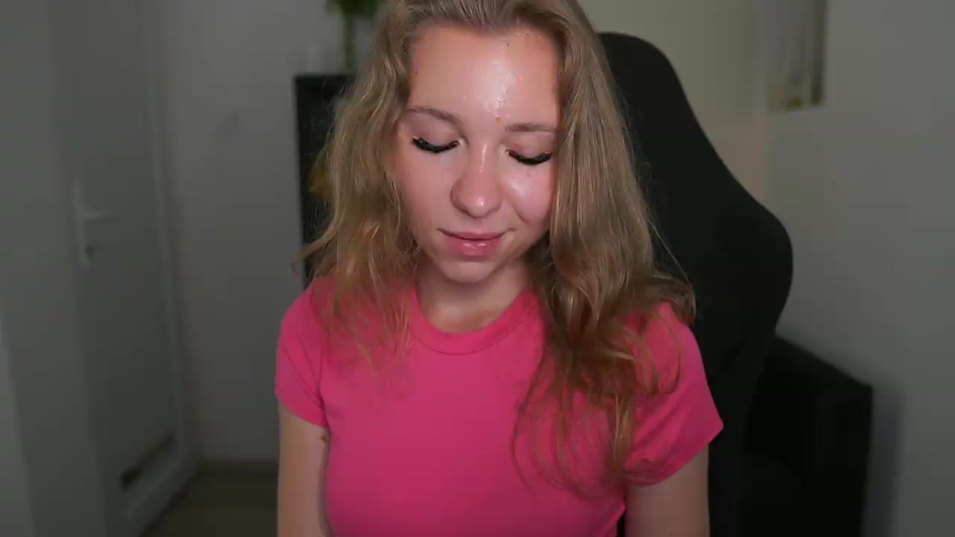 Gallery image thumbnail from VivienVance18's myfreecams stream on, 06/13/2026, 17:07 image 16 of 20