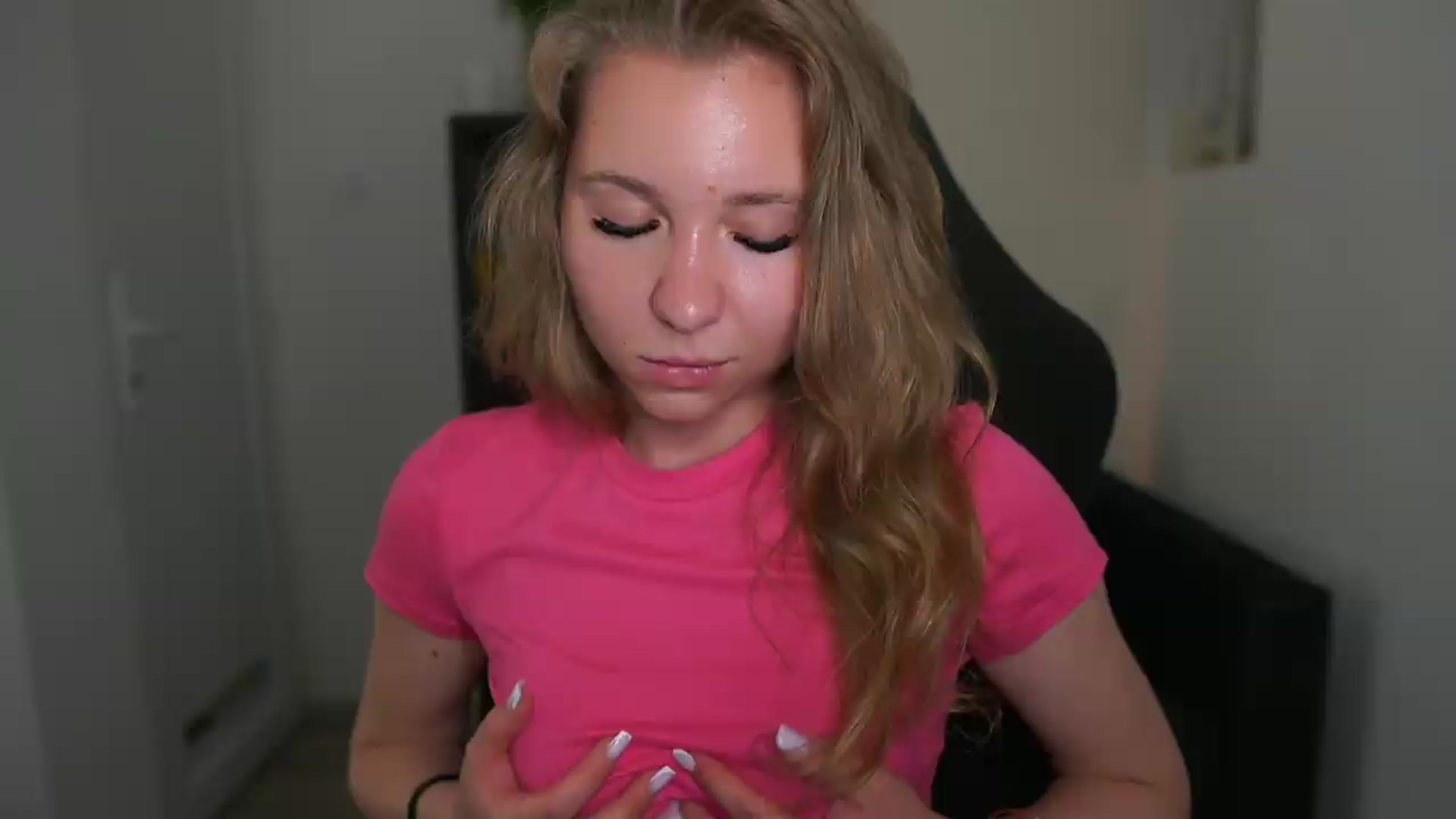 Gallery image thumbnail from VivienVance18's myfreecams stream on, 06/13/2026, 17:07 image 15 of 20