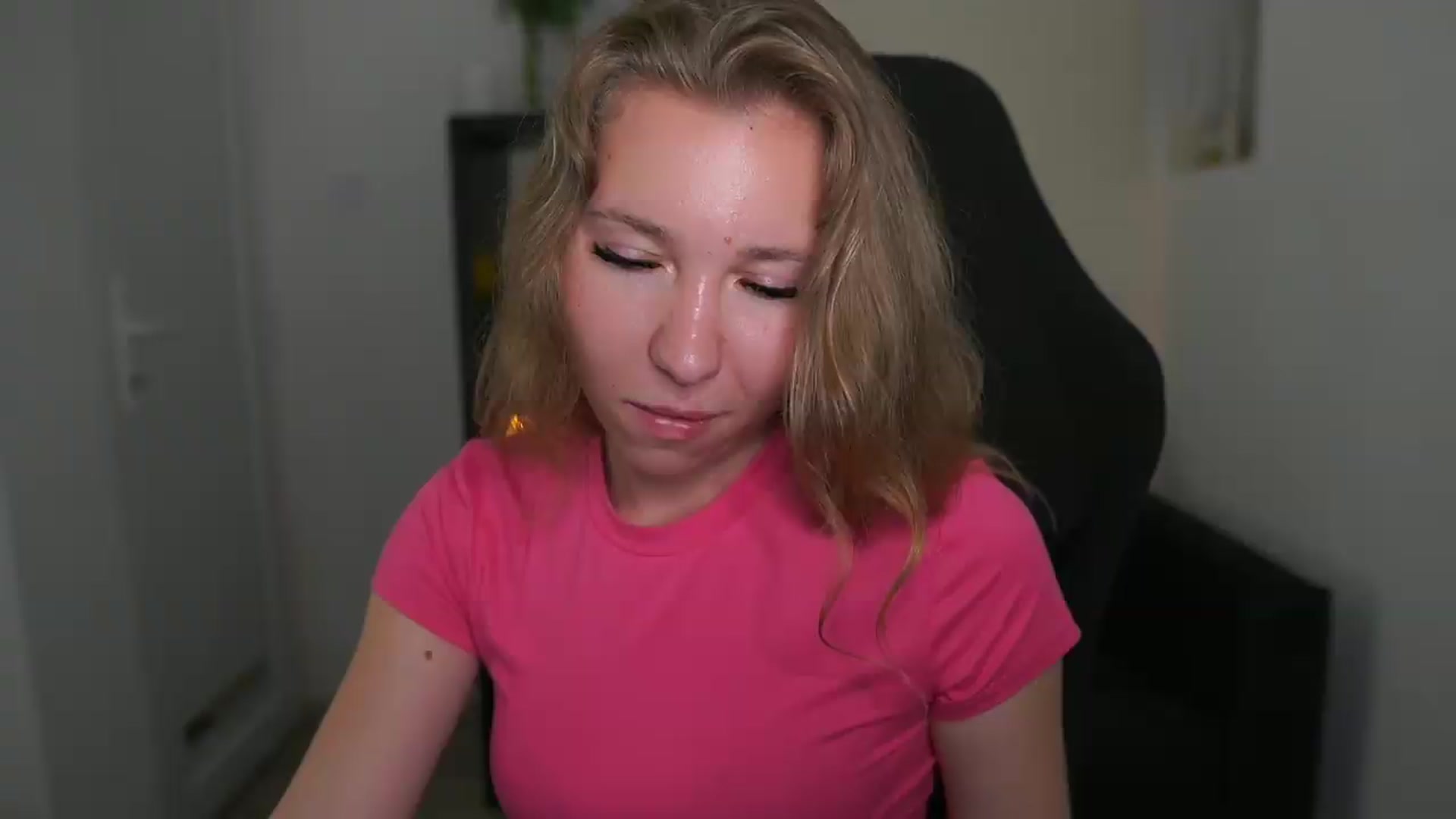 Gallery image thumbnail from VivienVance18's myfreecams stream on, 06/13/2026, 17:07 image 1 of 20