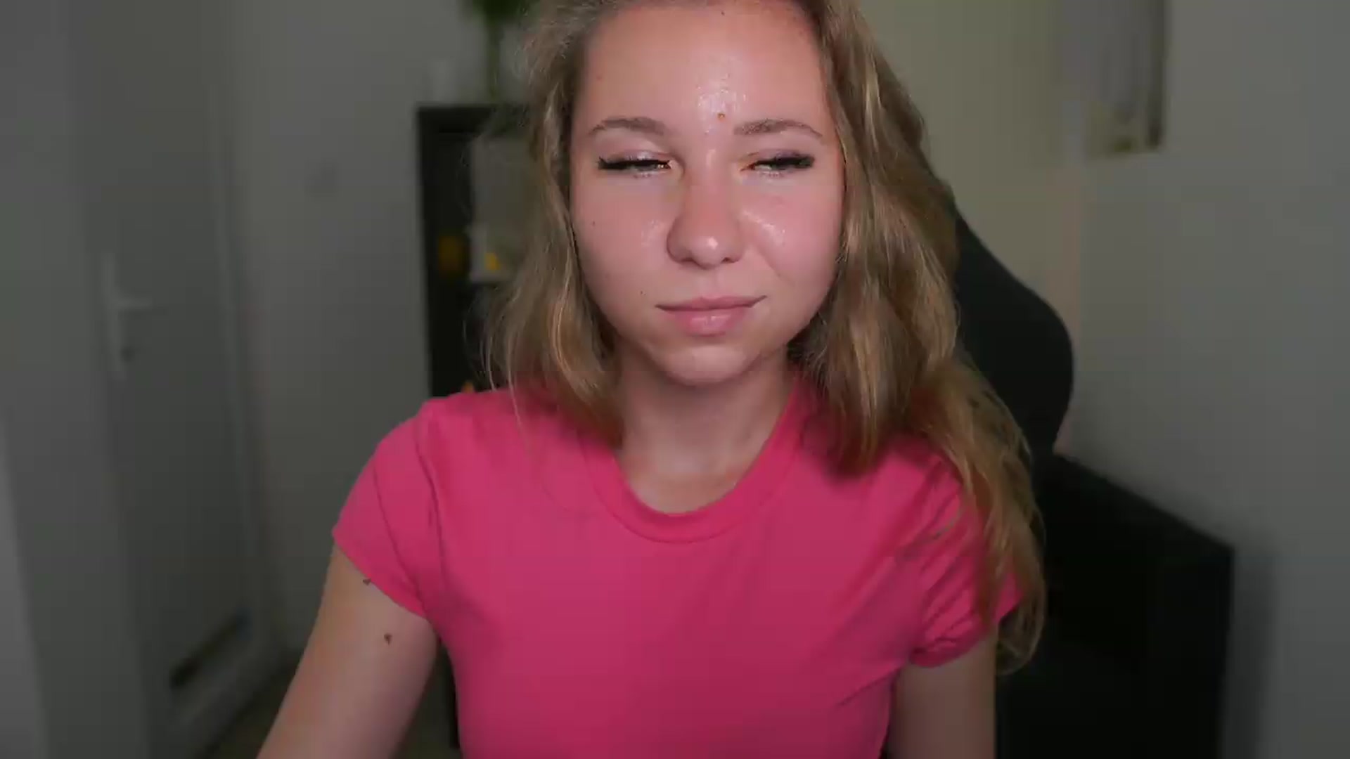 Gallery image thumbnail from VivienVance18's myfreecams stream on, 06/13/2026, 18:25 image 17 of 20