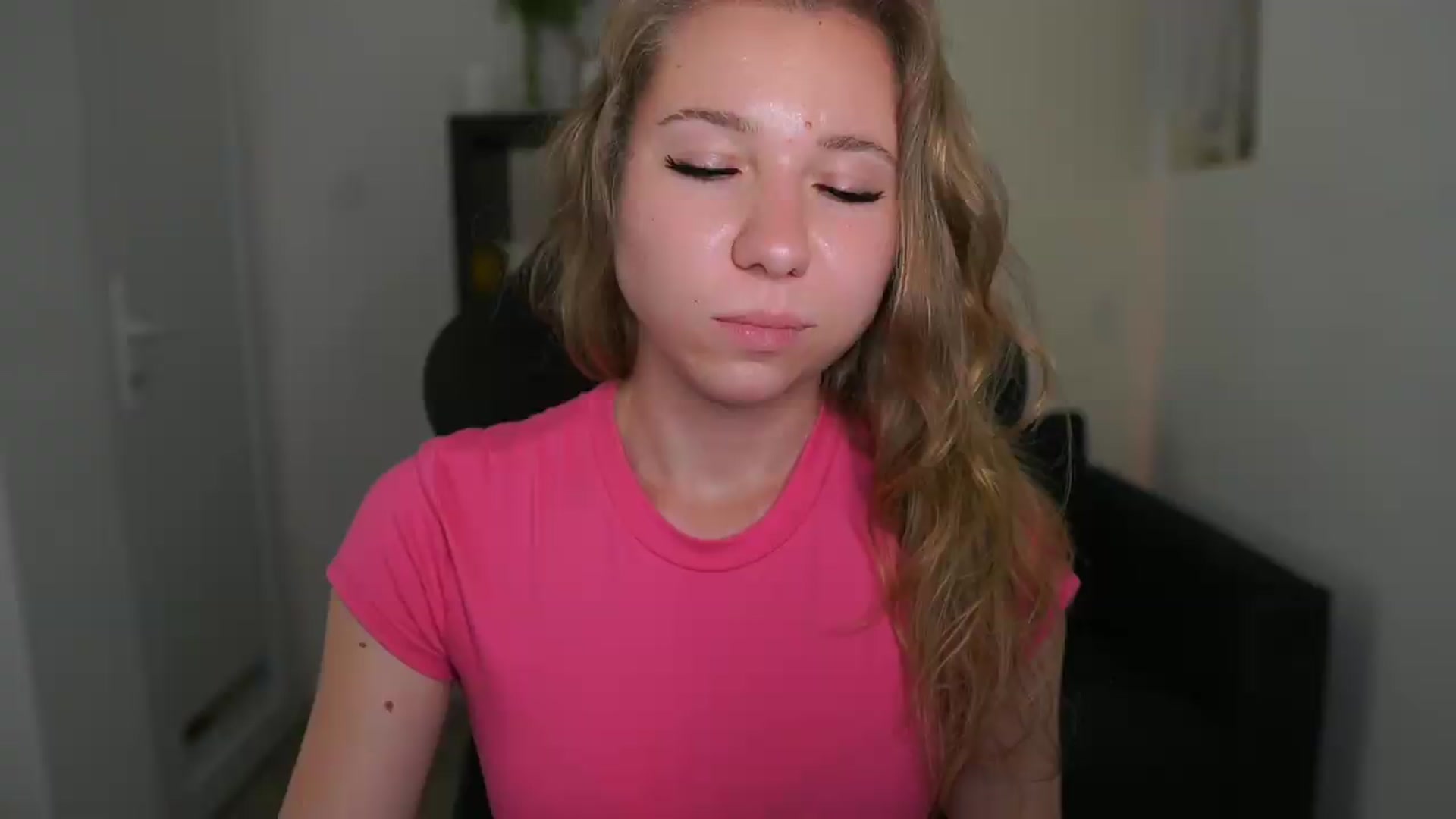 Gallery image thumbnail from VivienVance18's myfreecams stream on, 06/13/2026, 18:25 image 13 of 20