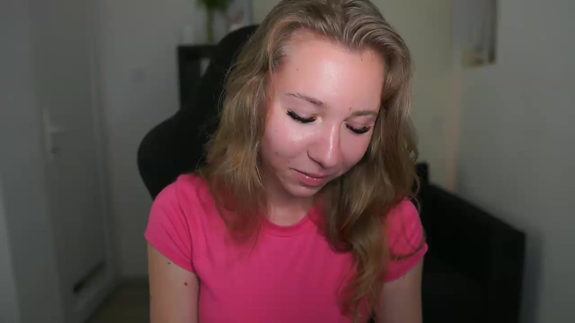 Gallery image thumbnail from VivienVance18's myfreecams stream on, 06/13/2026, 18:25 image 6 of 20